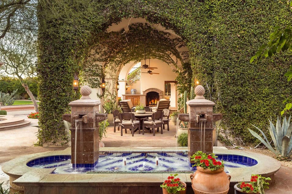 15 Timeless Mediterranean Porch Designs Capturing the Charm of the Region