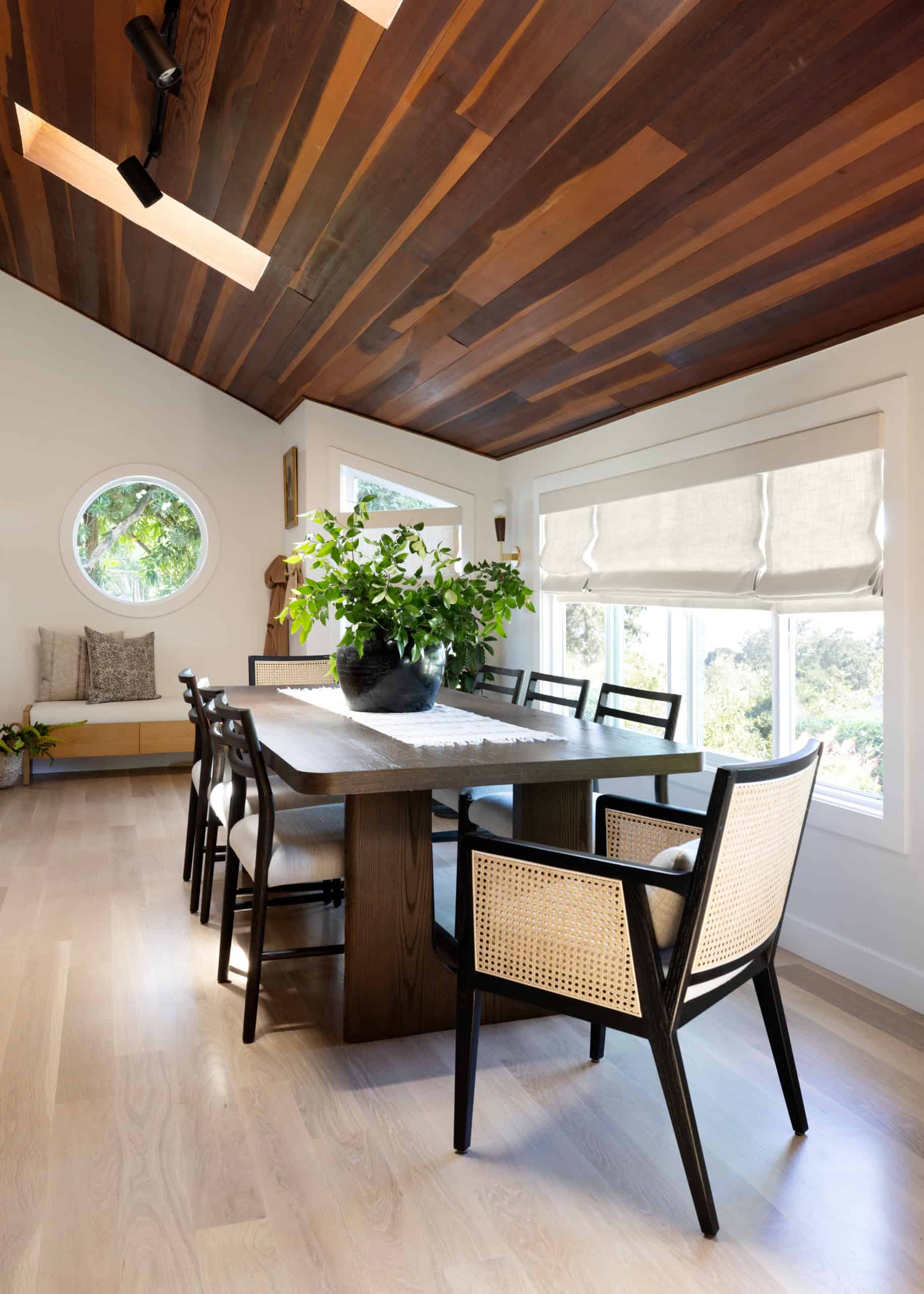 Integrating Mid-century Modern Dining Room Elements