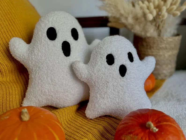 Embrace Spooky Elegance in Your Halloween Decor Embrace Spooky Elegance in Your Halloween Decor