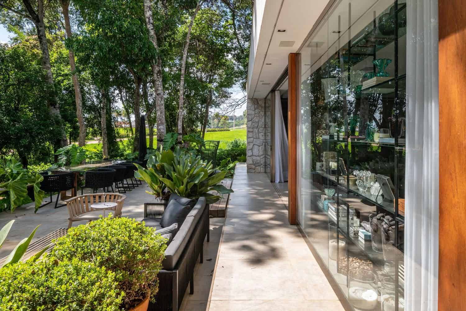 Monteiro House by Mateus Monteiro: A Tranquil Forest Retreat in Brazil Monteiro House by Mateus Monteiro: A Tranquil Forest Retreat in Brazil