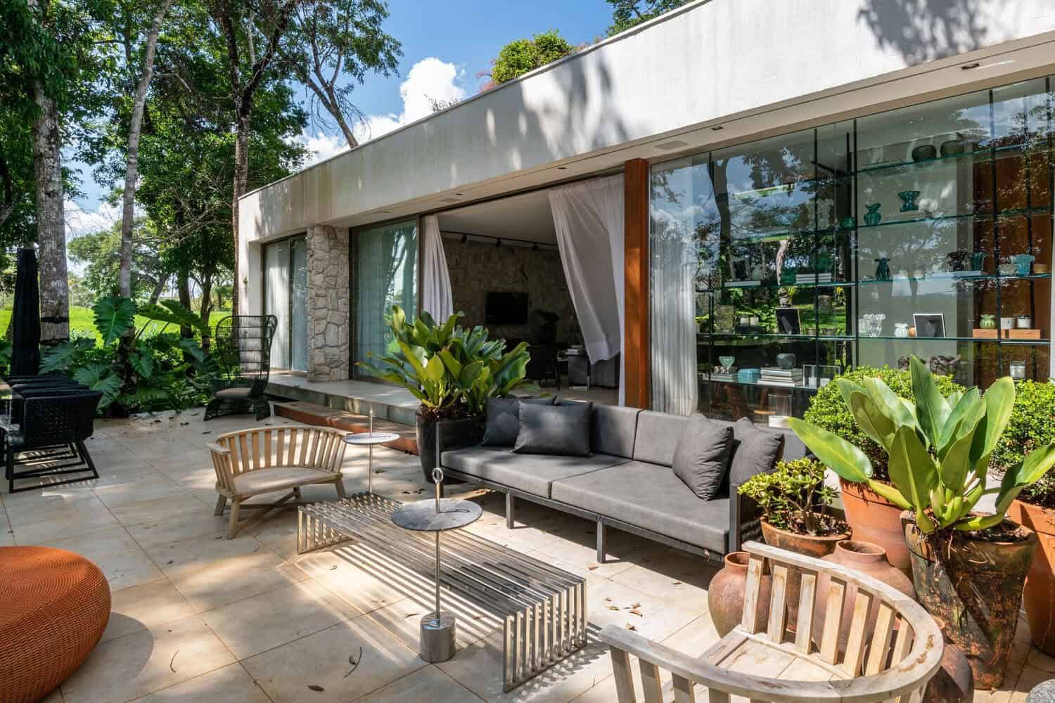 Monteiro House by Mateus Monteiro: A Tranquil Forest Retreat in Brazil Monteiro House by Mateus Monteiro: A Tranquil Forest Retreat in Brazil