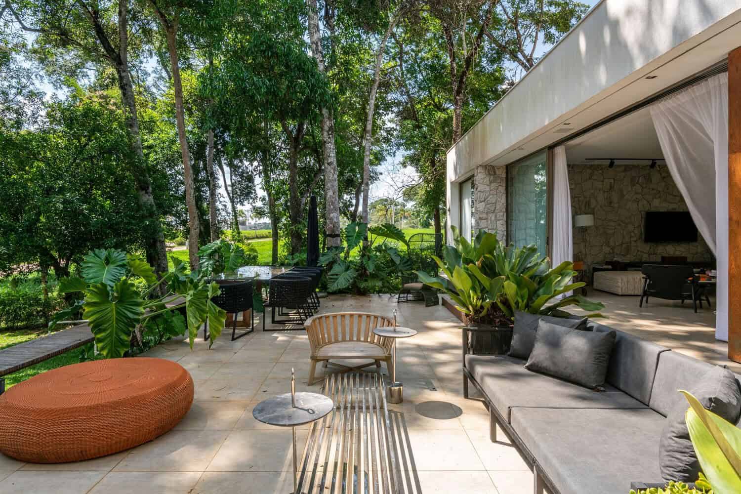 Monteiro House by Mateus Monteiro: A Tranquil Forest Retreat in Brazil Monteiro House by Mateus Monteiro: A Tranquil Forest Retreat in Brazil