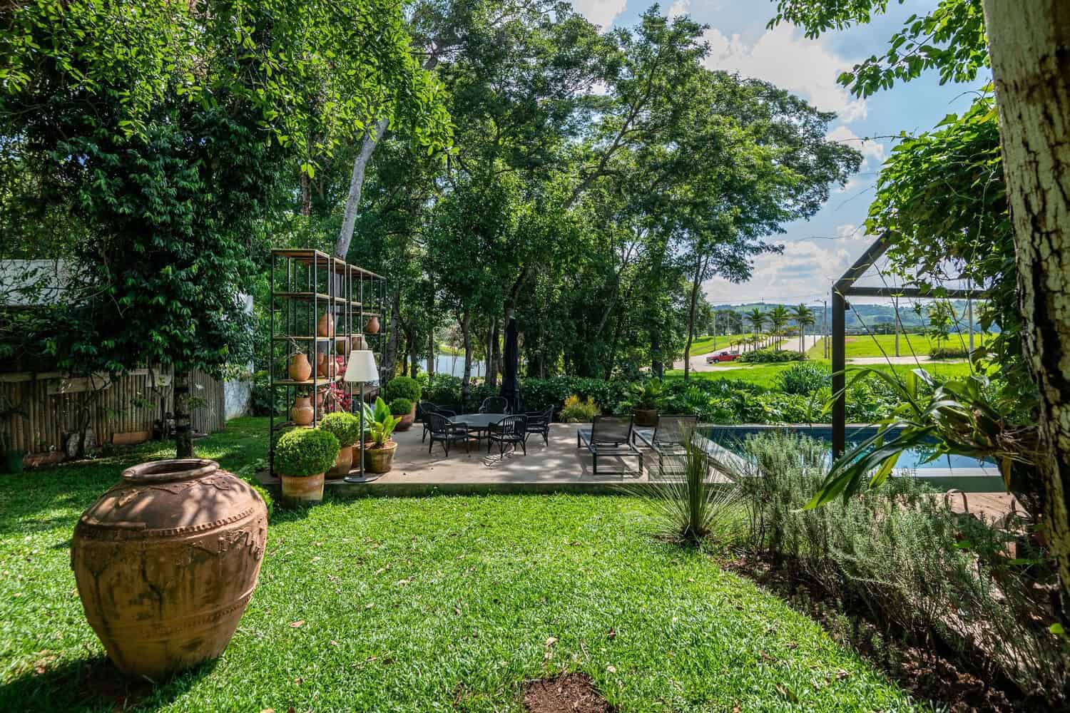 Monteiro House by Mateus Monteiro: A Tranquil Forest Retreat in Brazil Monteiro House by Mateus Monteiro: A Tranquil Forest Retreat in Brazil