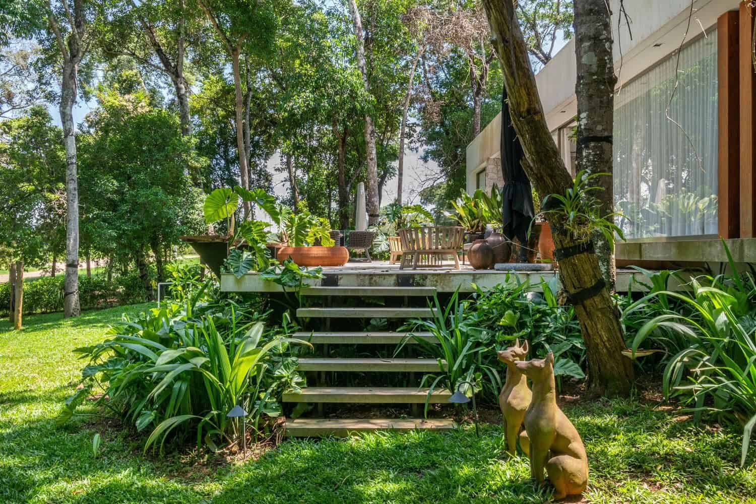 Monteiro House by Mateus Monteiro: A Tranquil Forest Retreat in Brazil Monteiro House by Mateus Monteiro: A Tranquil Forest Retreat in Brazil