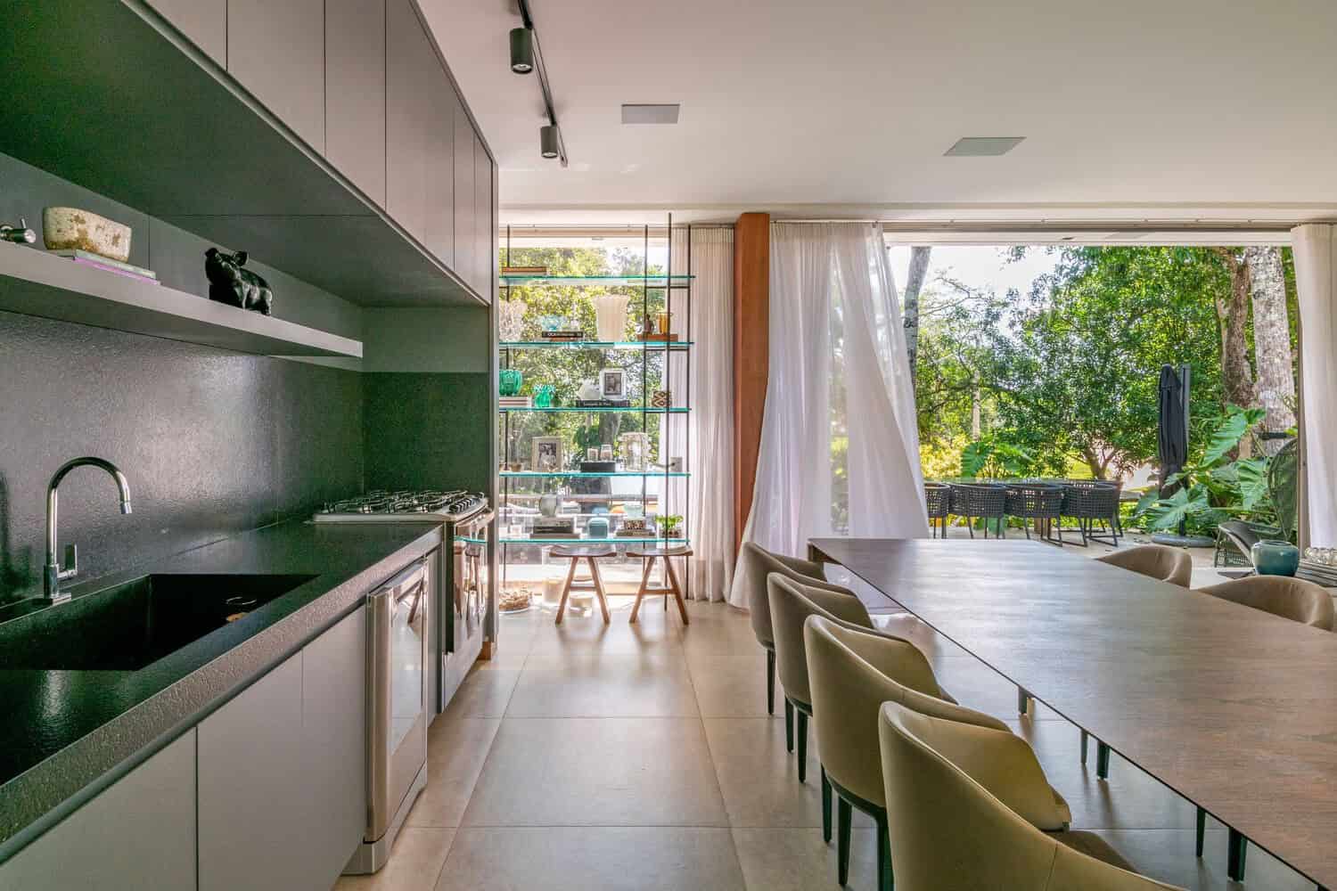 Monteiro House by Mateus Monteiro: A Tranquil Forest Retreat in Brazil Monteiro House by Mateus Monteiro: A Tranquil Forest Retreat in Brazil