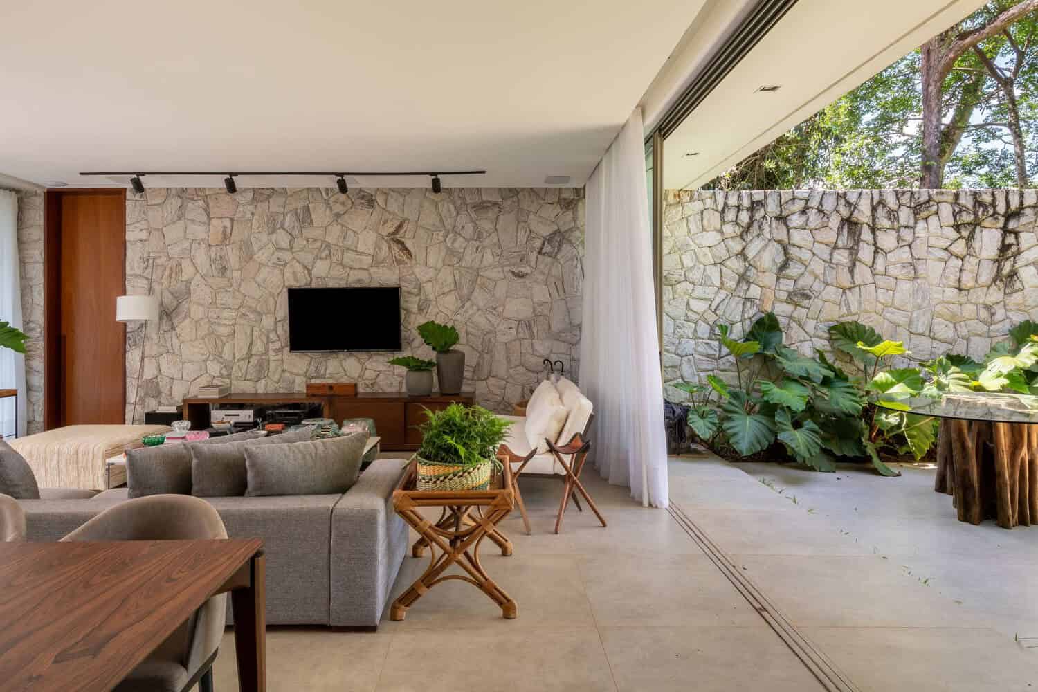 Monteiro House by Mateus Monteiro: A Tranquil Forest Retreat in Brazil Monteiro House by Mateus Monteiro: A Tranquil Forest Retreat in Brazil