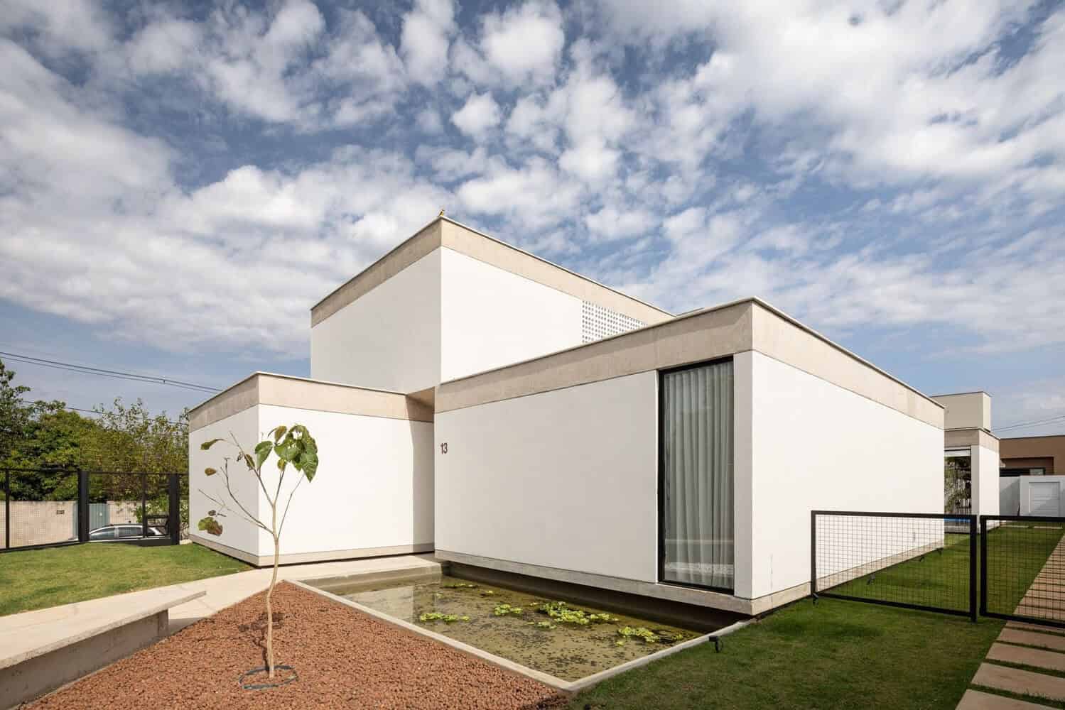 Taquari House by Estúdio Empena: A Harmonious Dialogue Between Architecture and Nature Taquari House by Estúdio Empena: A Harmonious Dialogue Between Architecture and Nature