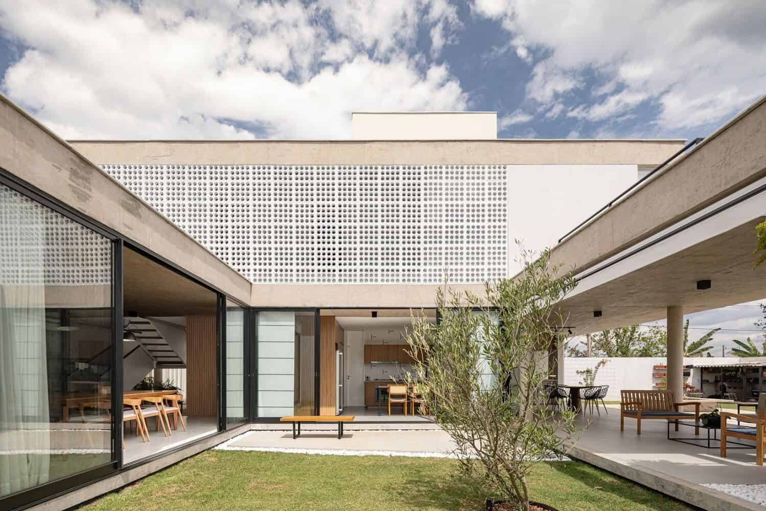 Taquari House by Estúdio Empena: A Harmonious Dialogue Between Architecture and Nature Taquari House by Estúdio Empena: A Harmonious Dialogue Between Architecture and Nature