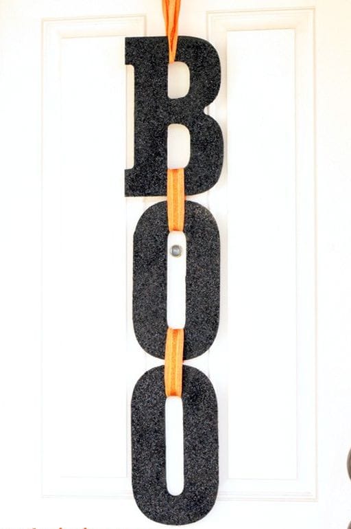 Creepy Welcome: DIY Halloween Signs Creepy Welcome: DIY Halloween Signs