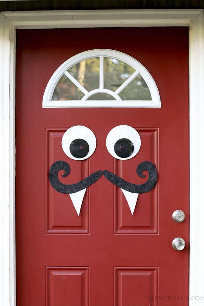 DIY Spider Web Tablecloth for a Creepy Dinner Setting DIY Spider Web Tablecloth for a Creepy Dinner Setting