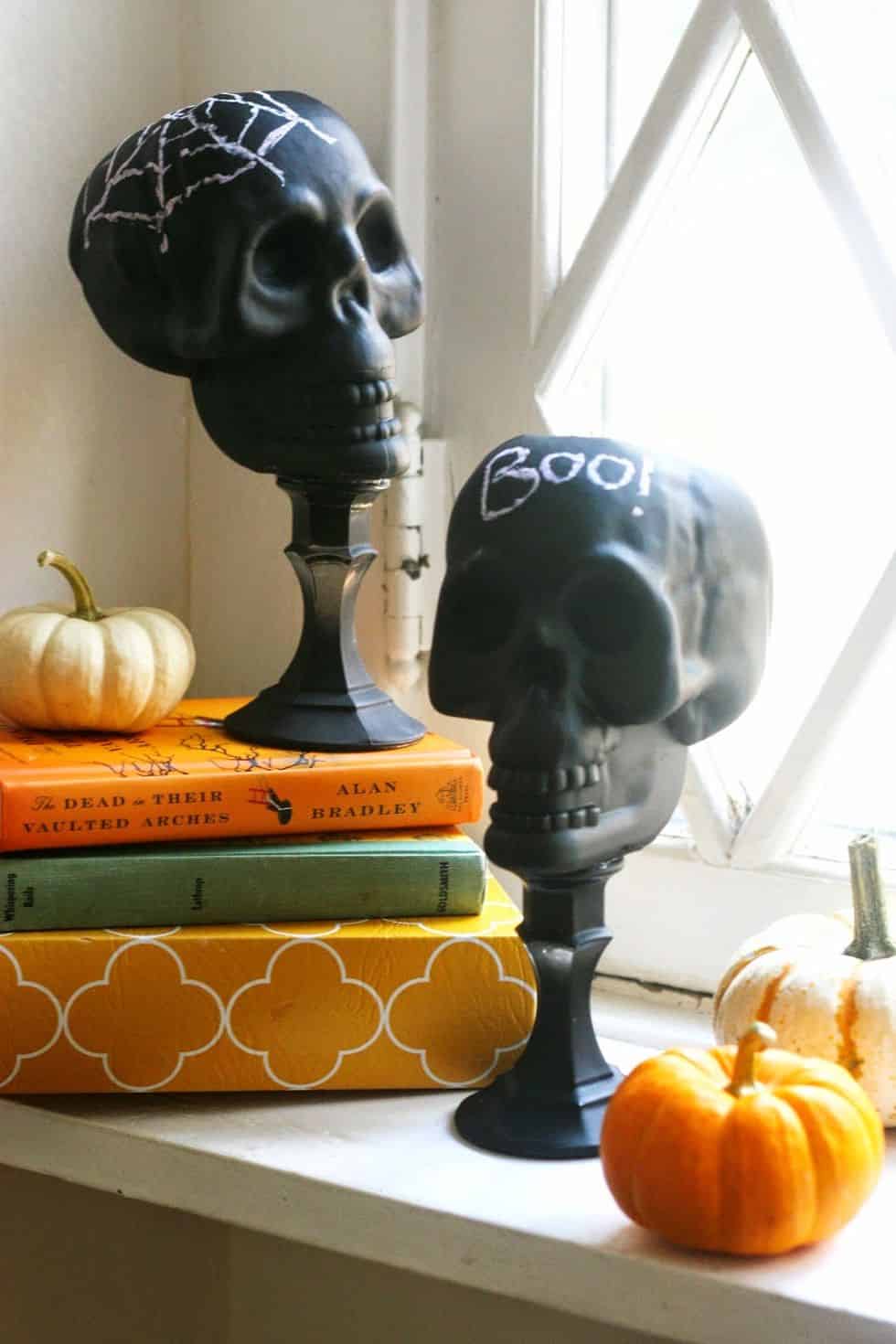 Creepy Welcome: DIY Halloween Signs Creepy Welcome: DIY Halloween Signs