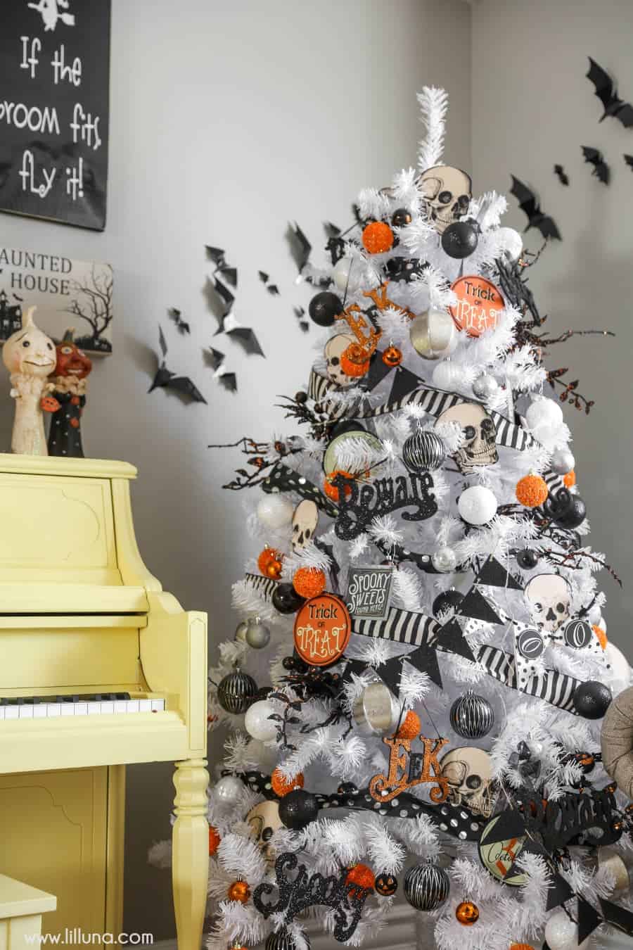 Creepy Yet Stylish: DIY Halloween Banners Creepy Yet Stylish: DIY Halloween Banners