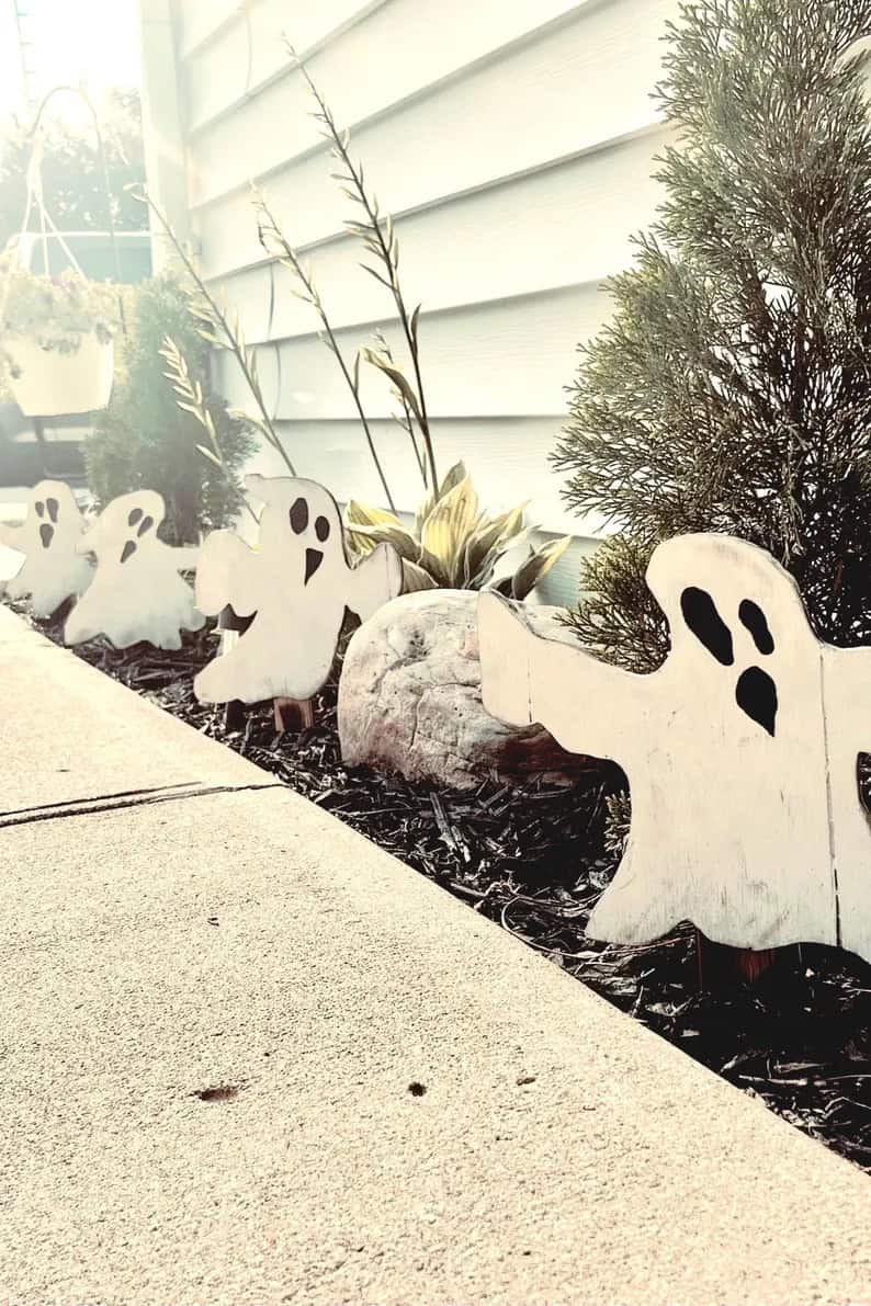 15 Wickedly Spooky Decor Ideas for a Chilling Halloween Vibe 15 Wickedly Spooky Decor Ideas for a Chilling Halloween Vibe
