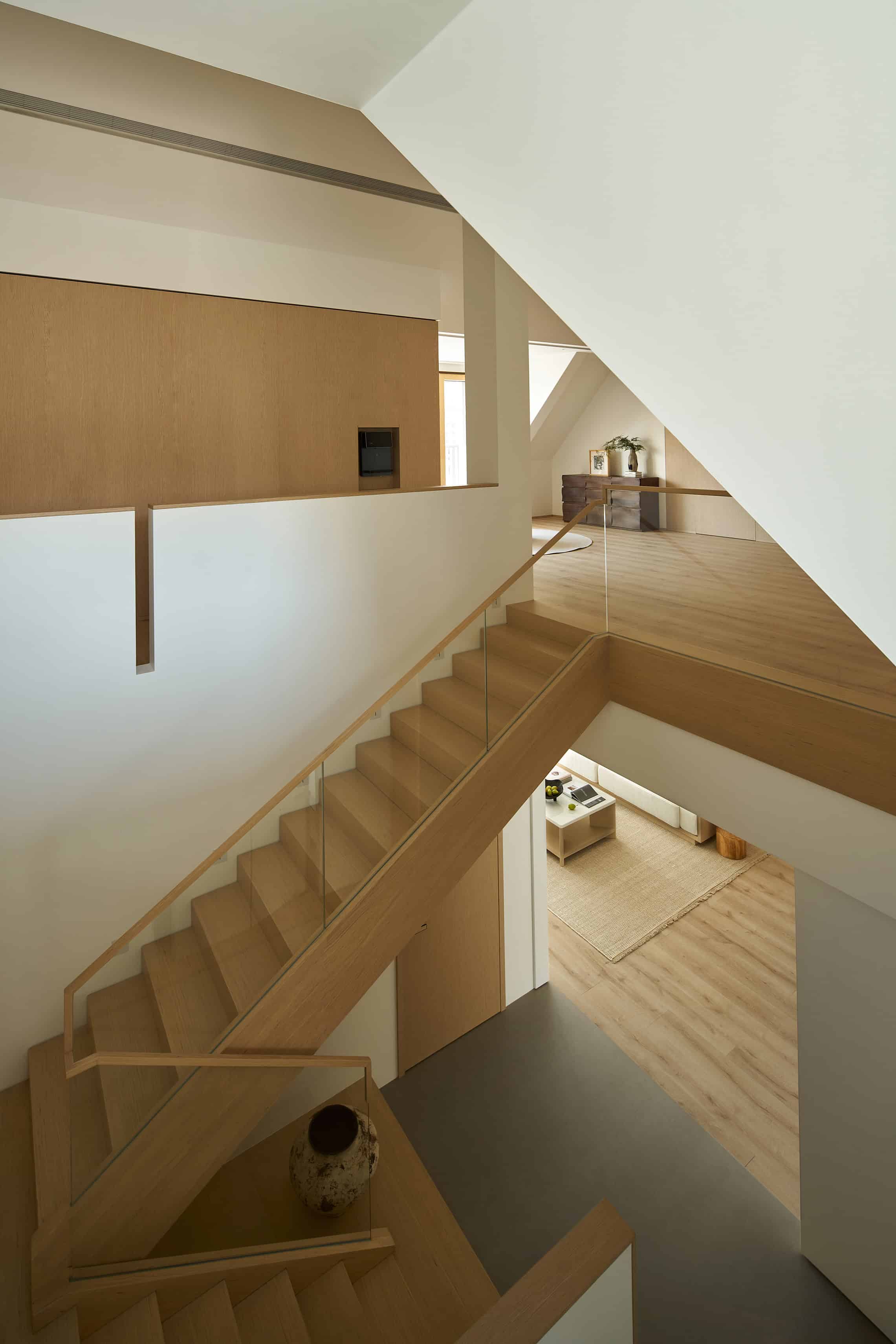 Casa of Sloping Roof by BDSD Boundless Design: A Sunlit Sanctuary in Huizhou Casa of Sloping Roof by BDSD Boundless Design: A Sunlit Sanctuary in Huizhou