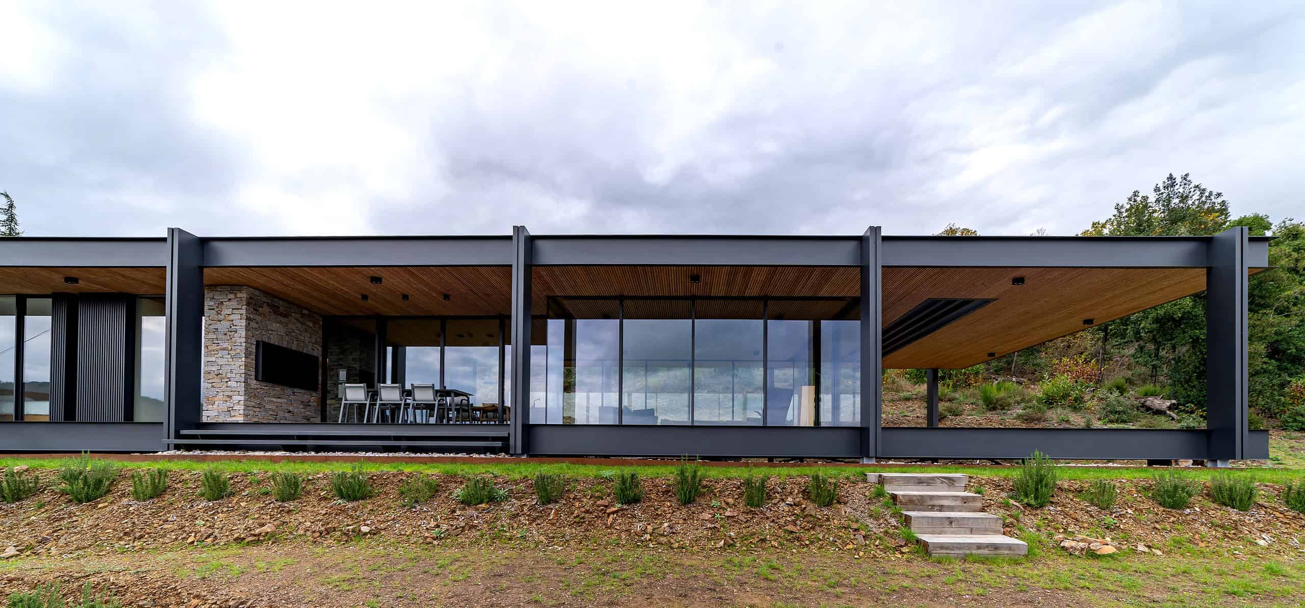 Epure Naturelle by Brengues Le Pavec Architectes: A Minimalist Refuge in Harmony with the Landscape Epure Naturelle by Brengues Le Pavec Architectes: A Minimalist Refuge in Harmony with the Landscape