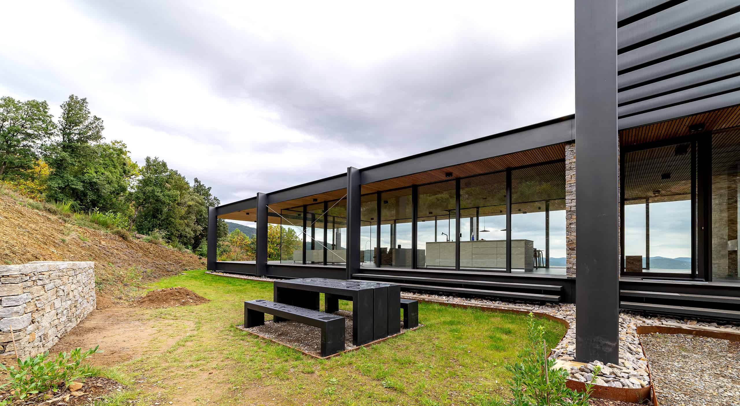 Epure Naturelle by Brengues Le Pavec Architectes: A Minimalist Refuge in Harmony with the Landscape Epure Naturelle by Brengues Le Pavec Architectes: A Minimalist Refuge in Harmony with the Landscape