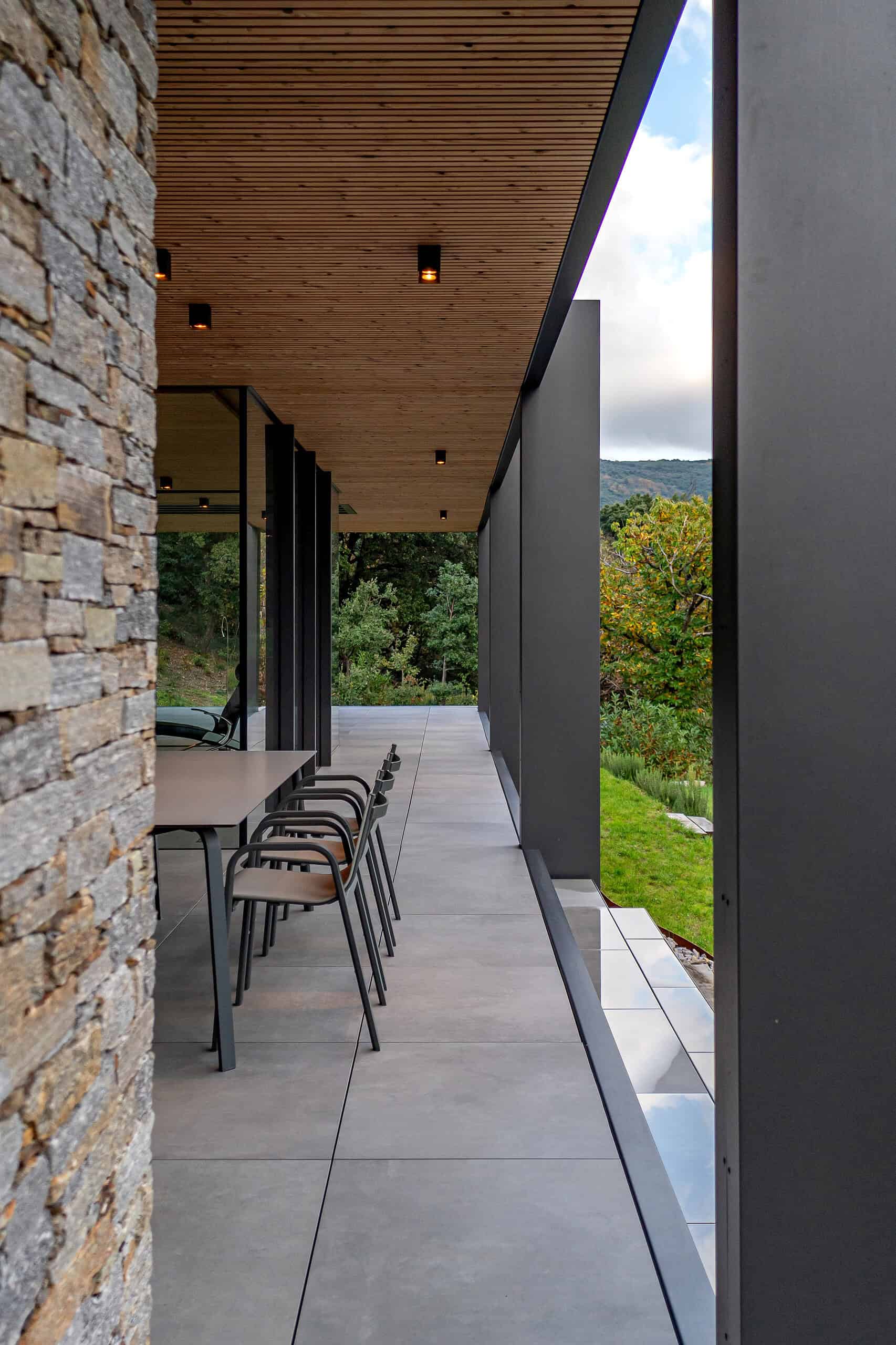 Epure Naturelle by Brengues Le Pavec Architectes: A Minimalist Refuge in Harmony with the Landscape Epure Naturelle by Brengues Le Pavec Architectes: A Minimalist Refuge in Harmony with the Landscape