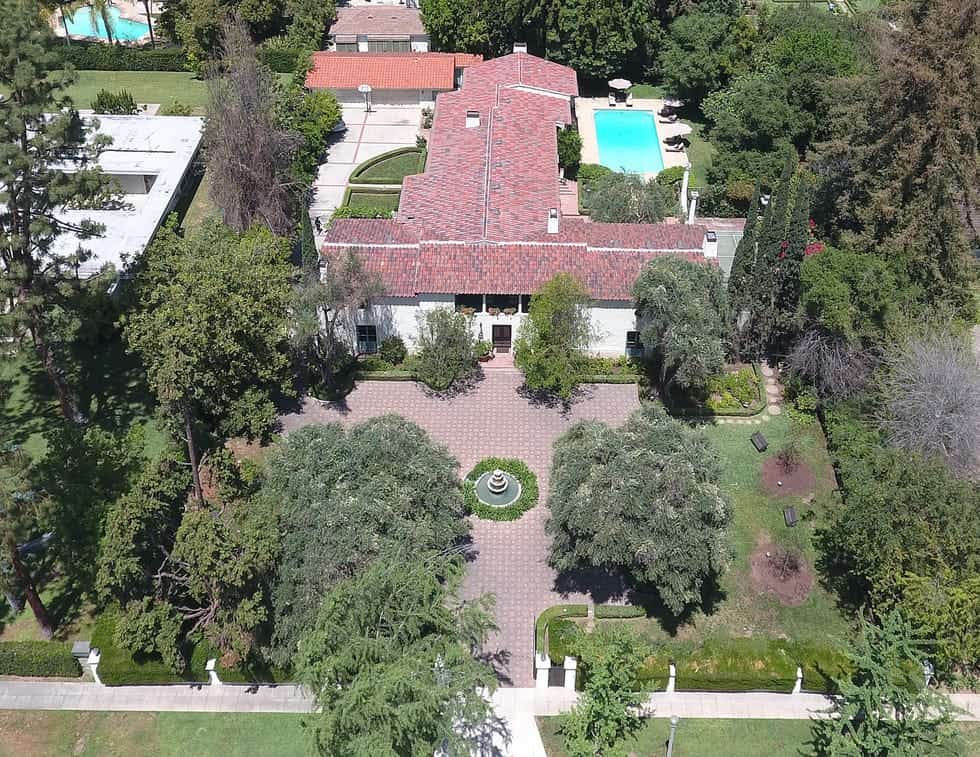 5. Amanda’s L.A. Mansion – The Holiday 5. Amanda’s L.A. Mansion – The Holiday