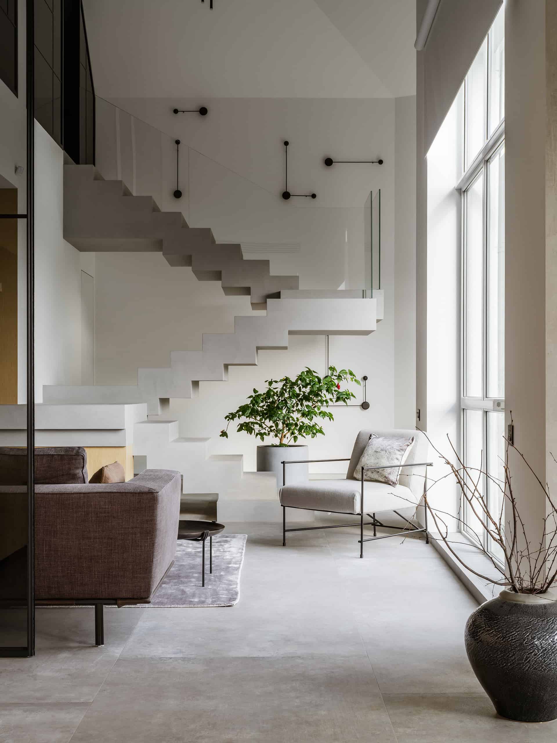 The House with a Soaring Staircase: A Minimalist Renovation by Makedesign Studio The House with a Soaring Staircase: A Minimalist Renovation by Makedesign Studio