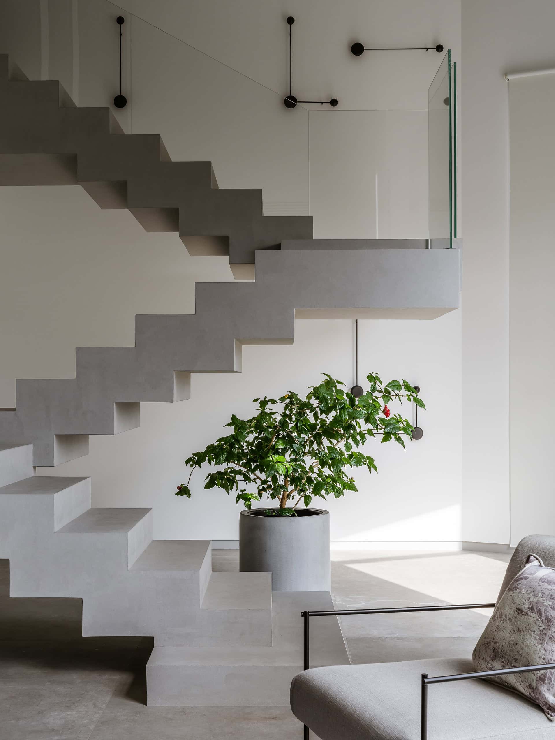 The House with a Soaring Staircase: A Minimalist Renovation by Makedesign Studio The House with a Soaring Staircase: A Minimalist Renovation by Makedesign Studio