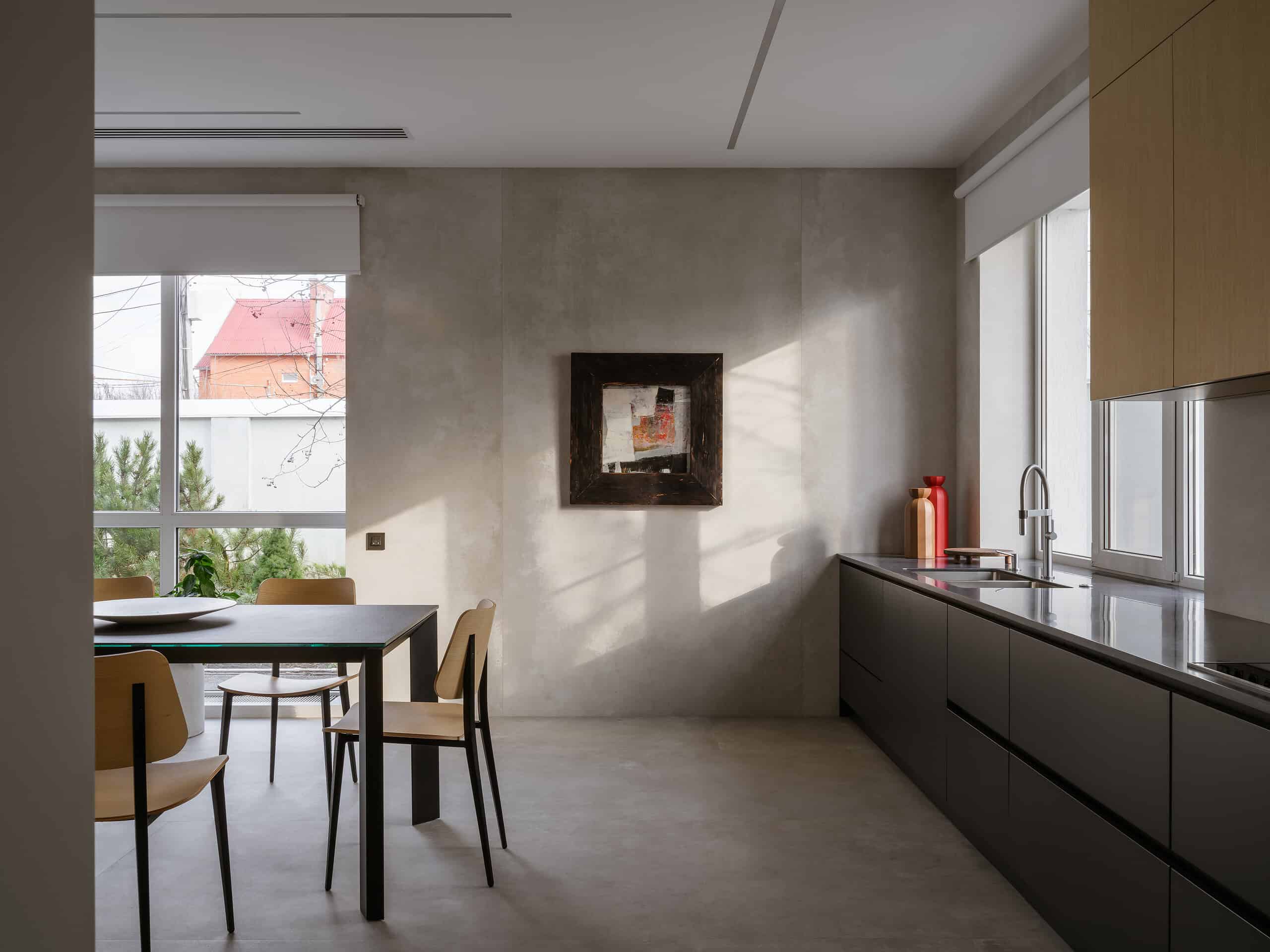 The House with a Soaring Staircase: A Minimalist Renovation by Makedesign Studio The House with a Soaring Staircase: A Minimalist Renovation by Makedesign Studio