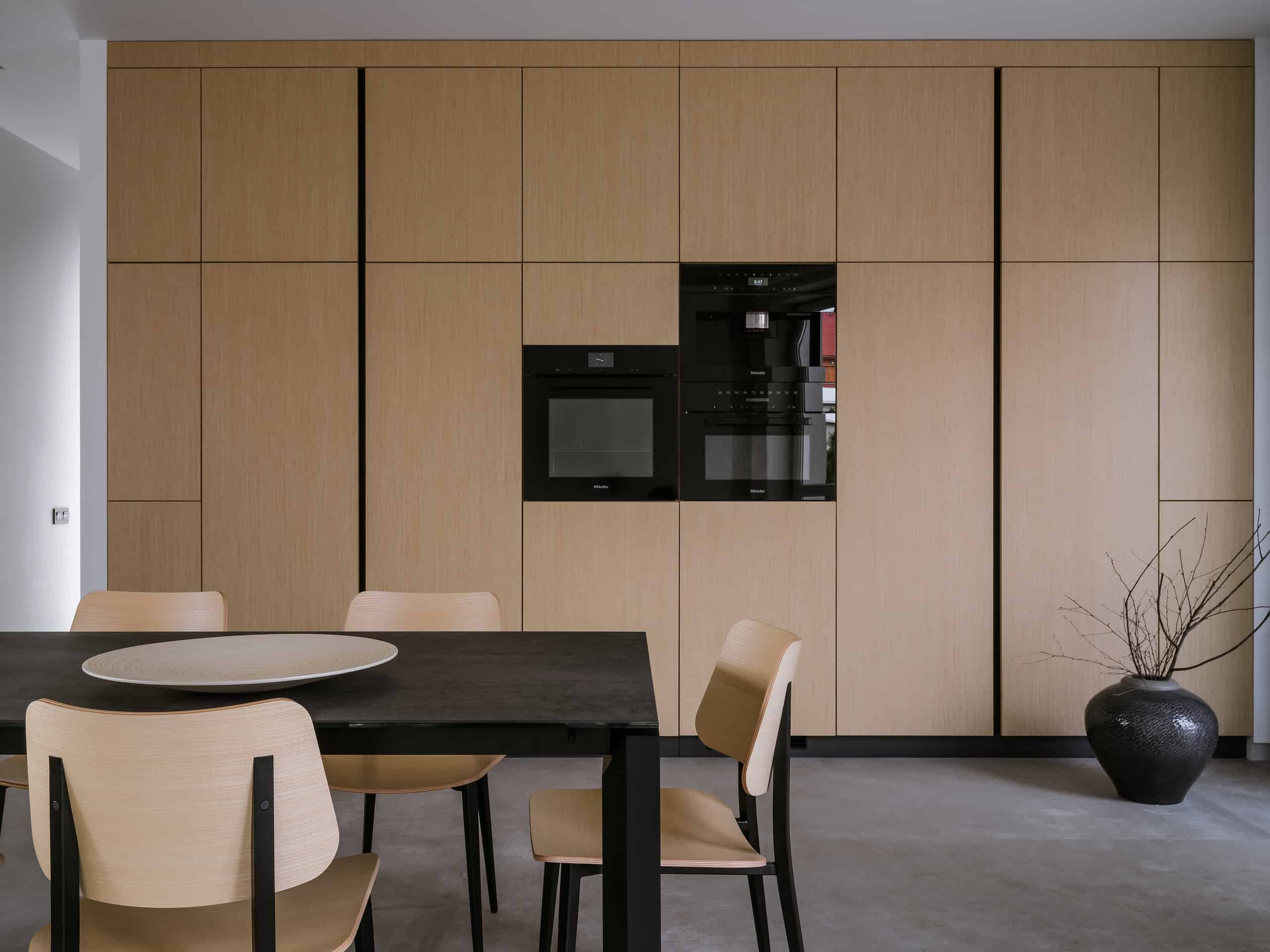 The House with a Soaring Staircase: A Minimalist Renovation by Makedesign Studio The House with a Soaring Staircase: A Minimalist Renovation by Makedesign Studio