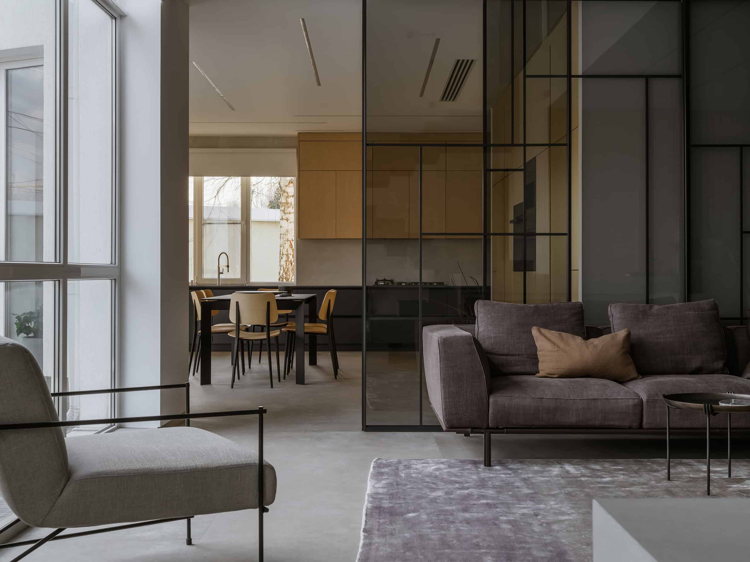 The House with a Soaring Staircase: A Minimalist Renovation by Makedesign Studio The House with a Soaring Staircase: A Minimalist Renovation by Makedesign Studio