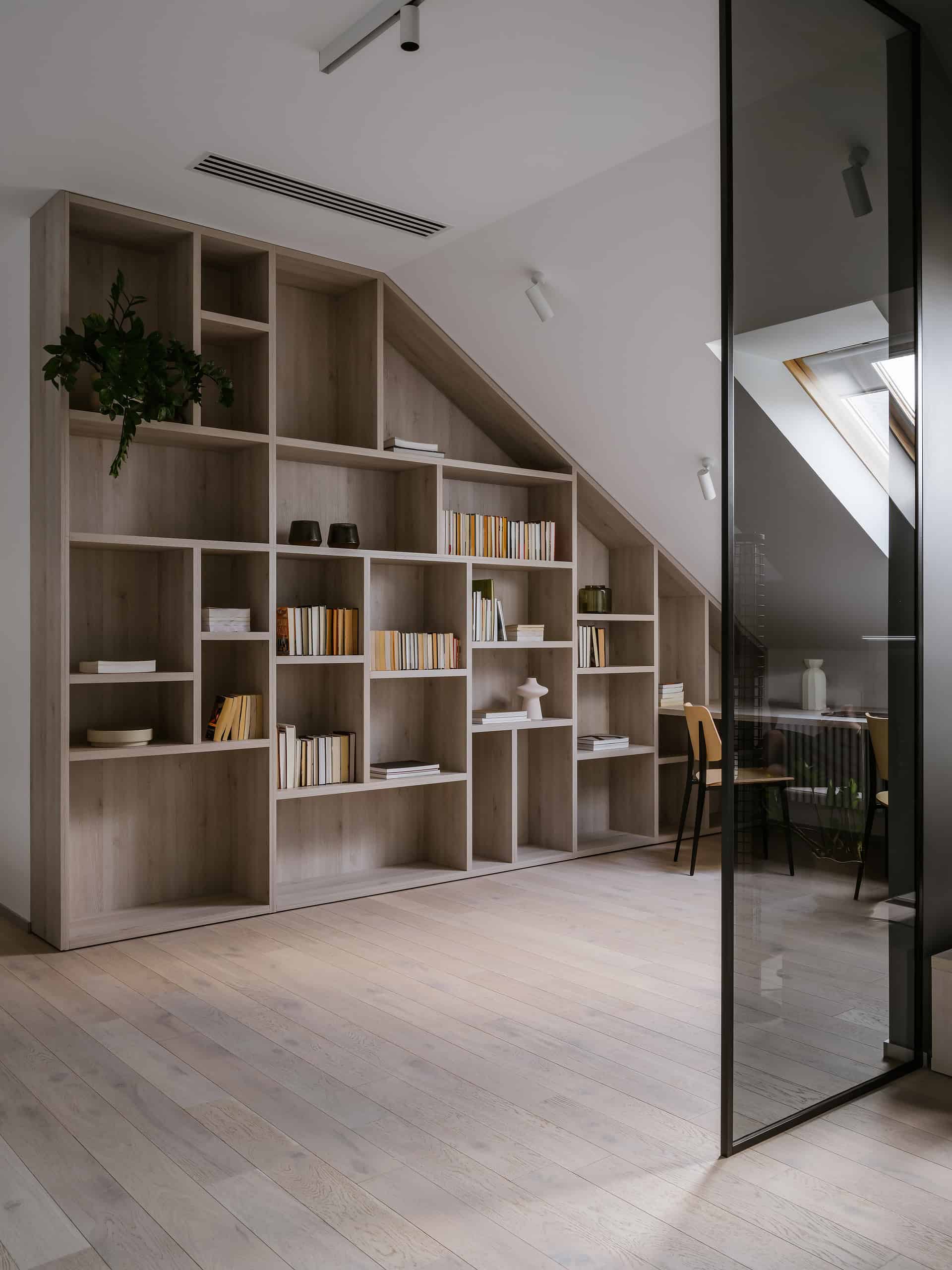 The House with a Soaring Staircase: A Minimalist Renovation by Makedesign Studio The House with a Soaring Staircase: A Minimalist Renovation by Makedesign Studio