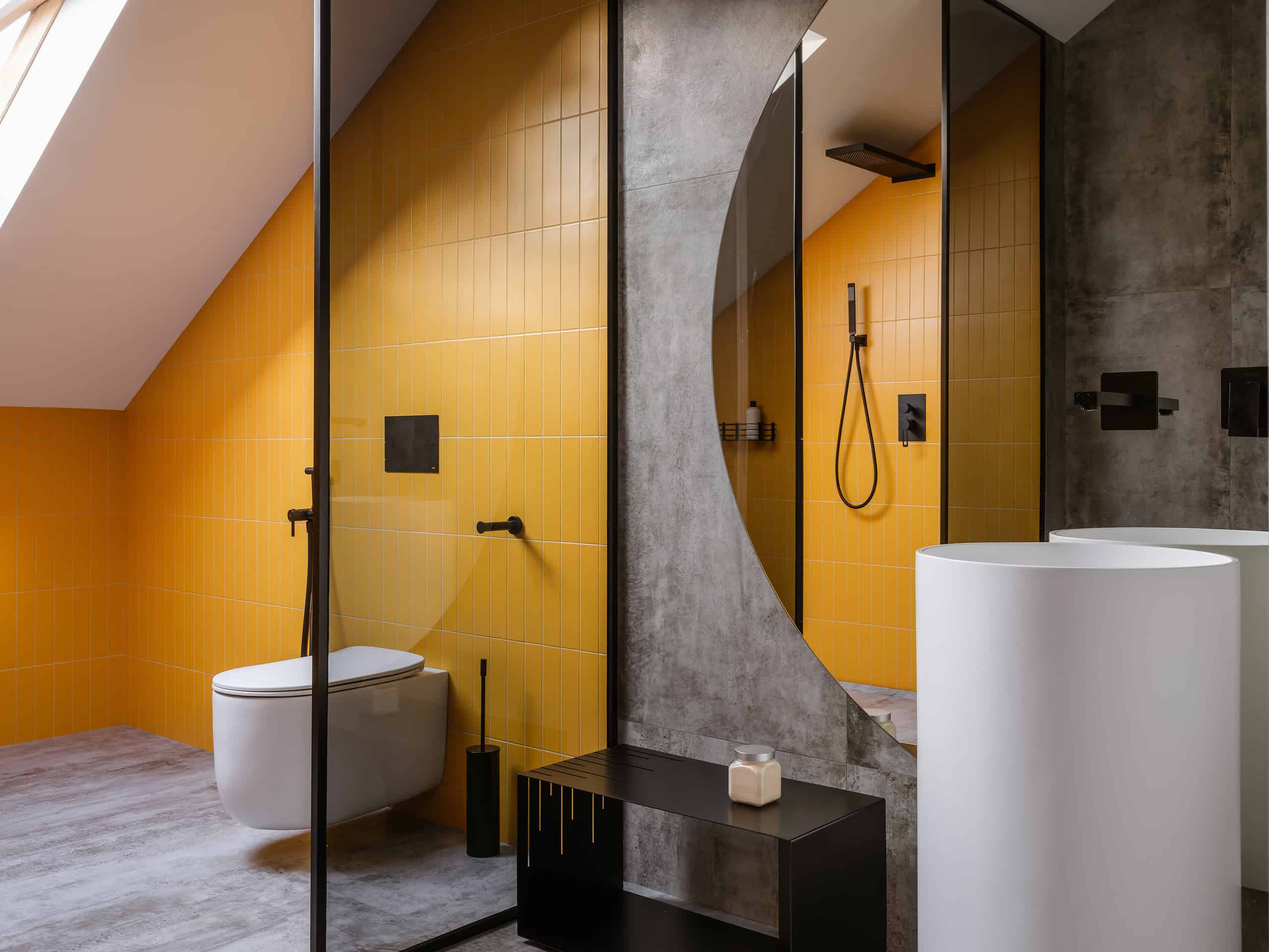 The House with a Soaring Staircase: A Minimalist Renovation by Makedesign Studio The House with a Soaring Staircase: A Minimalist Renovation by Makedesign Studio