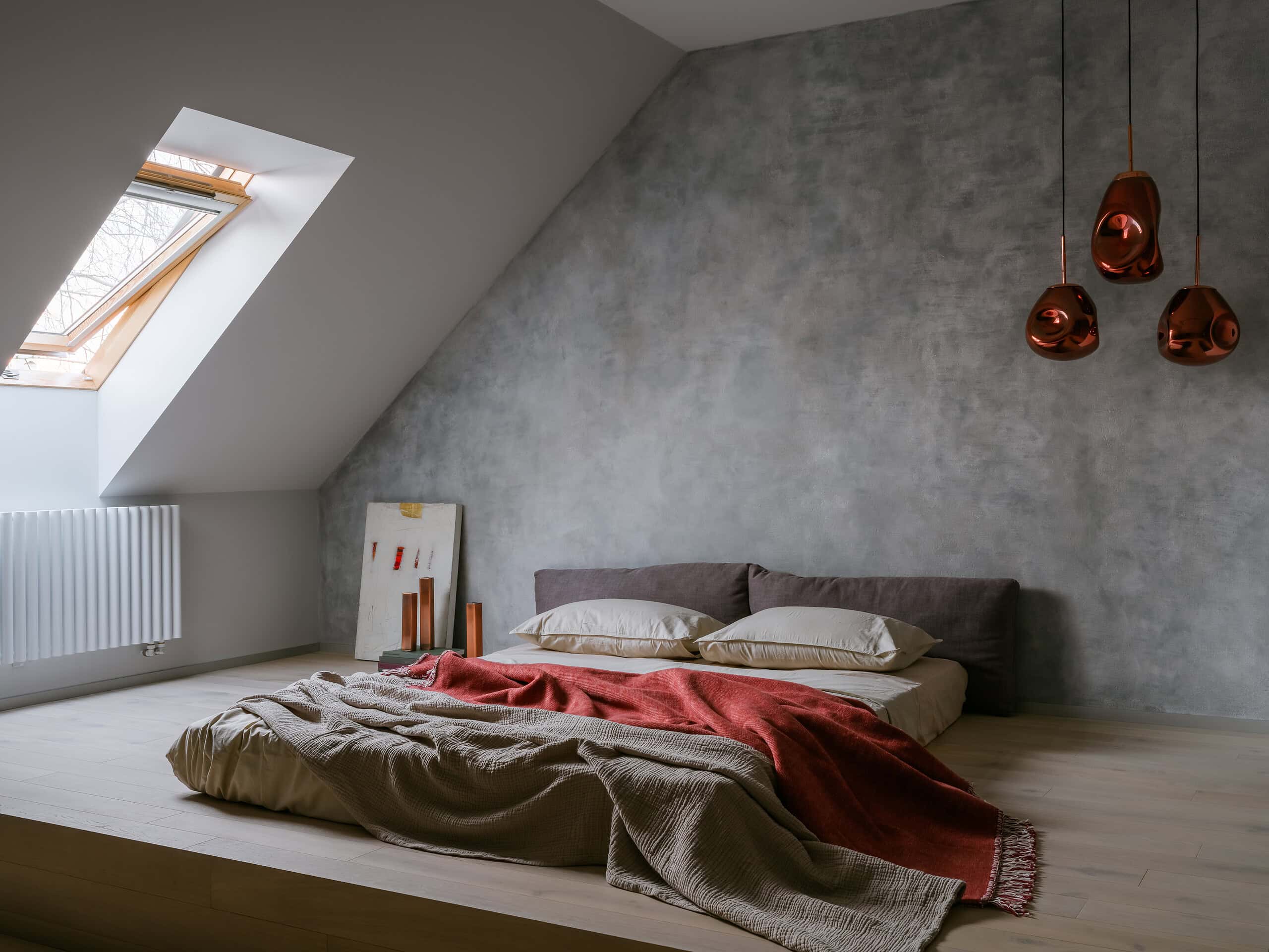 The House with a Soaring Staircase: A Minimalist Renovation by Makedesign Studio The House with a Soaring Staircase: A Minimalist Renovation by Makedesign Studio