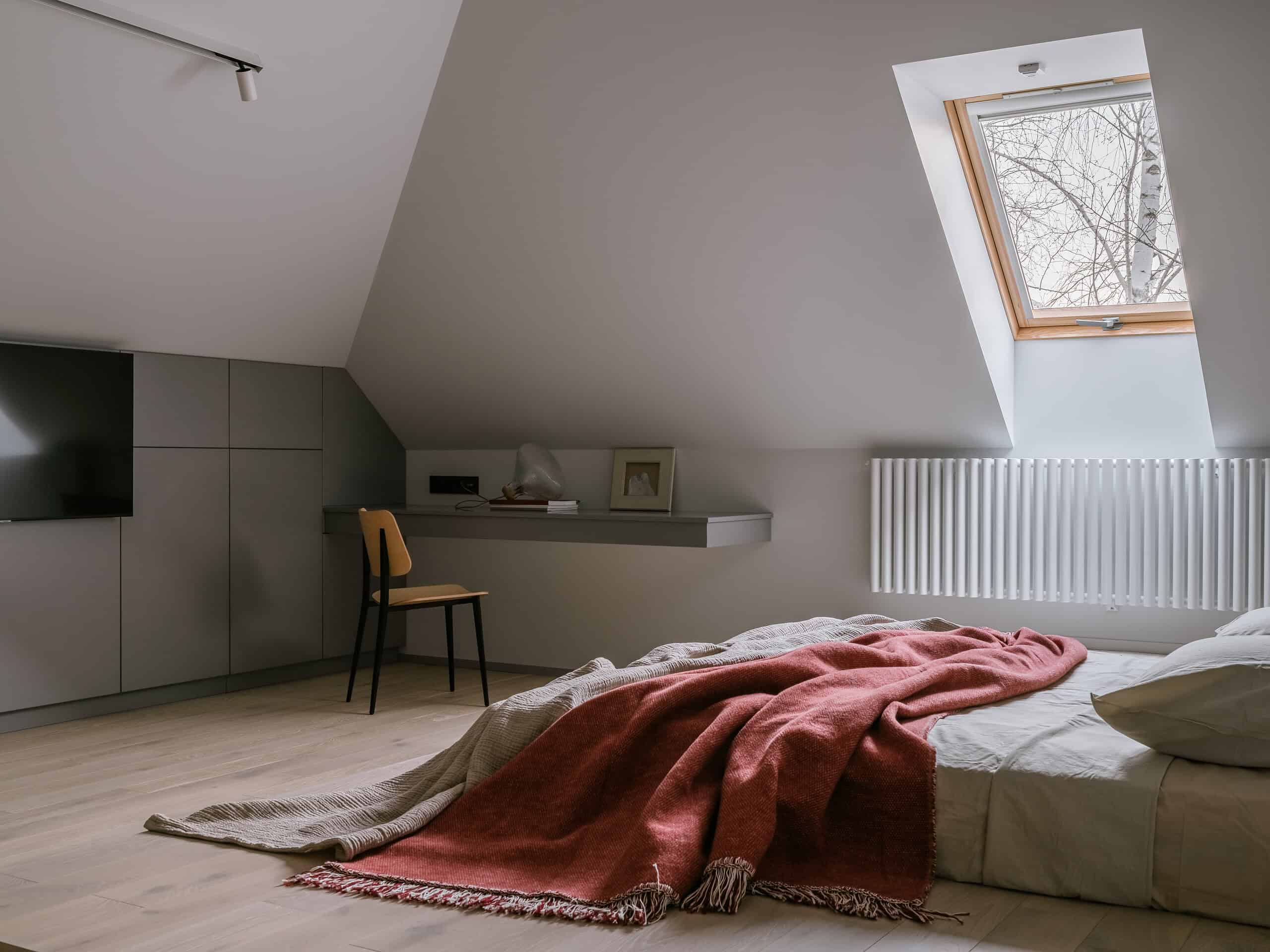 The House with a Soaring Staircase: A Minimalist Renovation by Makedesign Studio The House with a Soaring Staircase: A Minimalist Renovation by Makedesign Studio