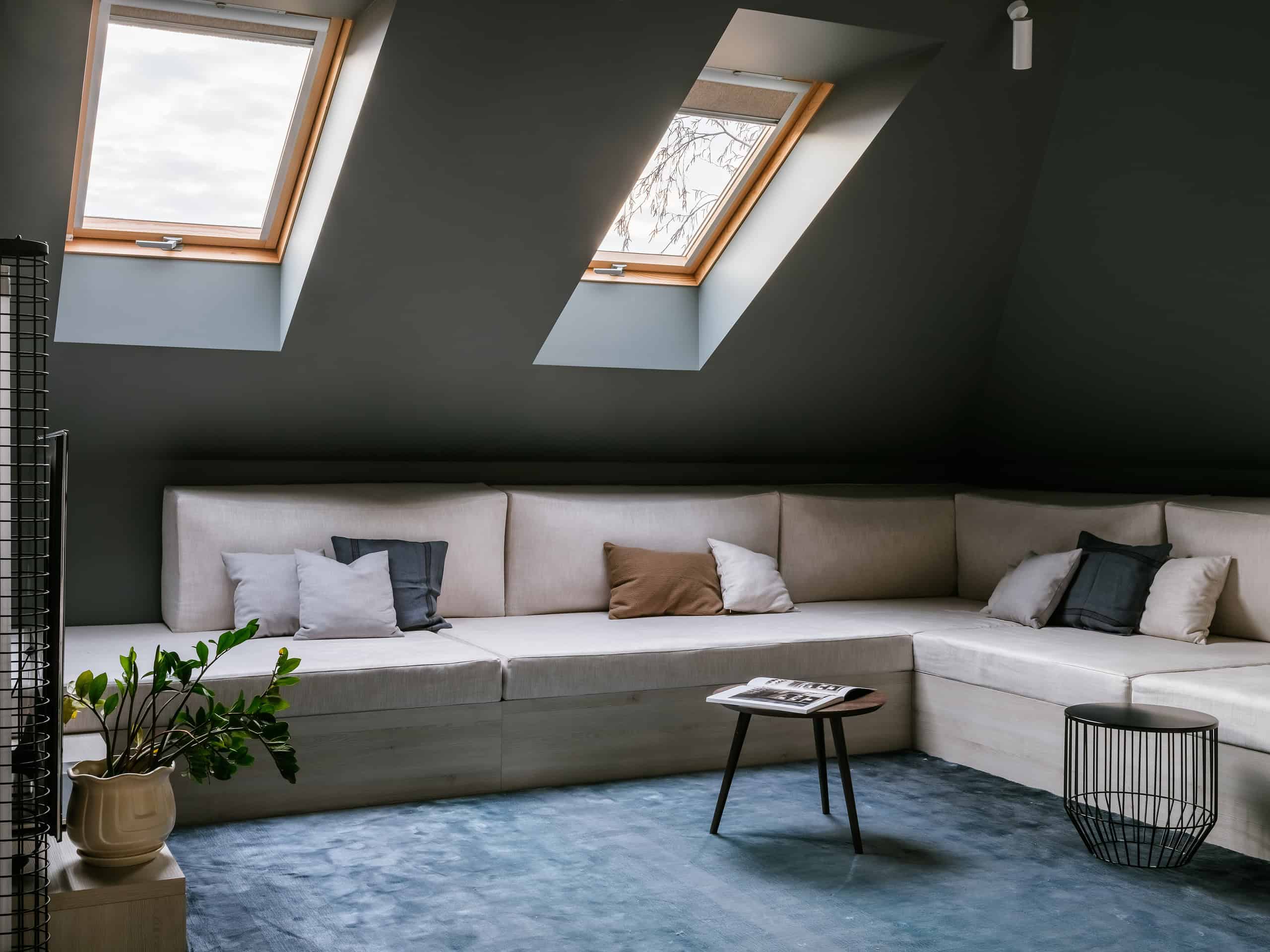 The House with a Soaring Staircase: A Minimalist Renovation by Makedesign Studio The House with a Soaring Staircase: A Minimalist Renovation by Makedesign Studio