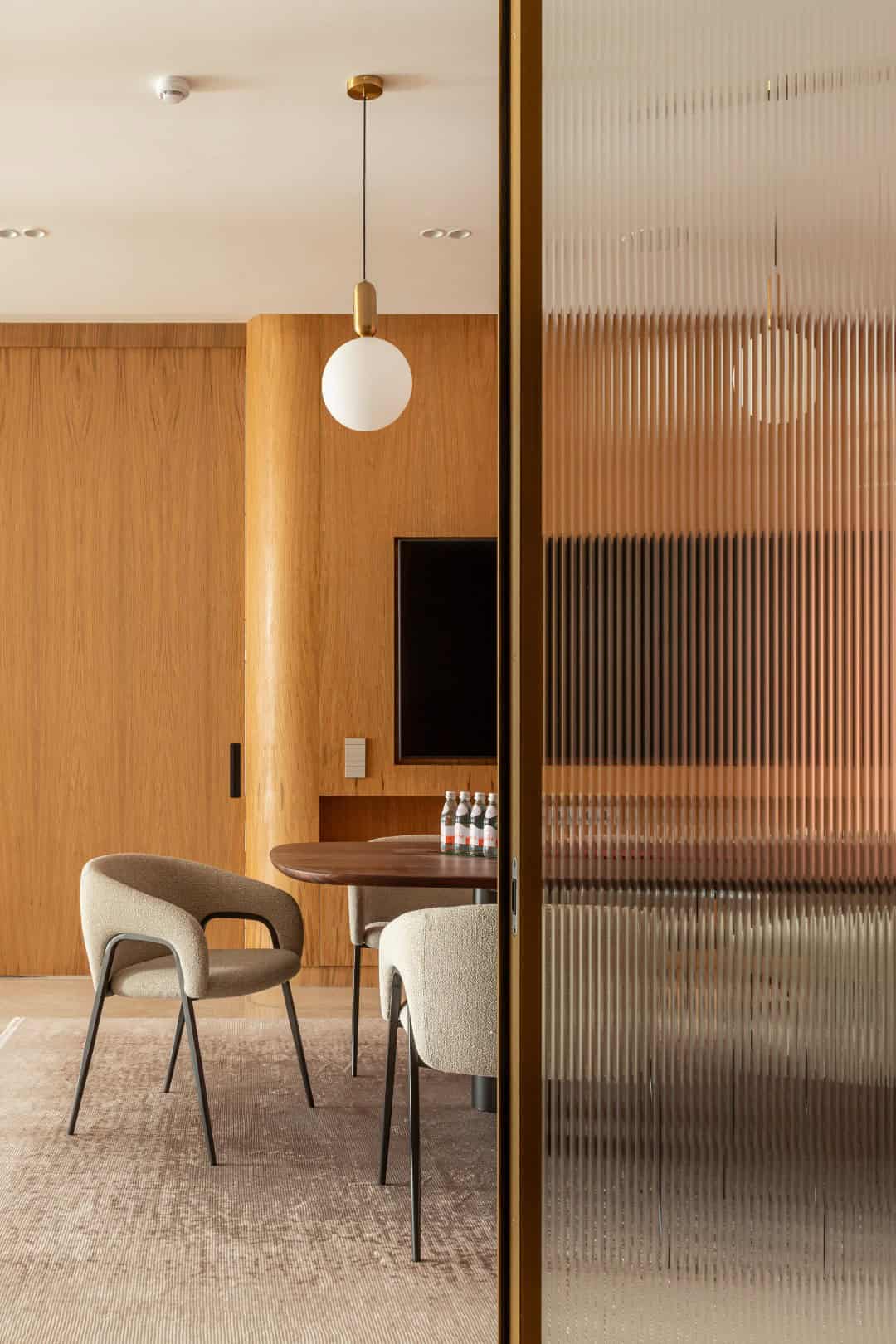 Home Office in Tashkent: A Harmonious Fusion of Functionality and Warmth Home Office in Tashkent: A Harmonious Fusion of Functionality and Warmth