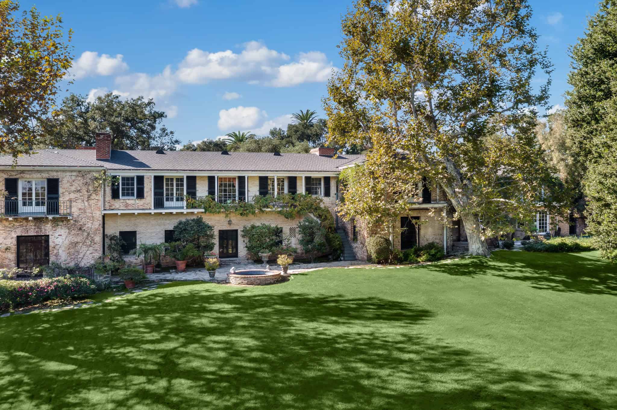 Pasadena Showcase Fountain Detail Photo Detail view of the bronze bird fountain centerpiece at the Pasadena Showcase House.