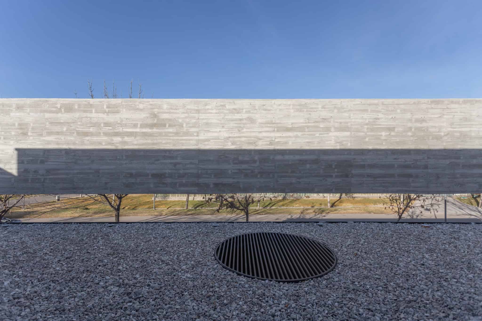 Courtyard Pebble Roof And Sunlight A4Estudio Casa EE by A4estudio - Courtyard pebble roof and sunlight a4estudio