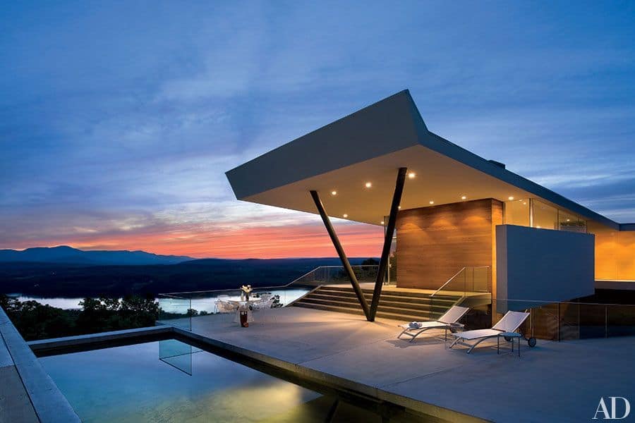 Modern Cantilever House with Infinity Pool at Sunset Modern cantilever house with panoramic terrace and infinity pool at sunset
