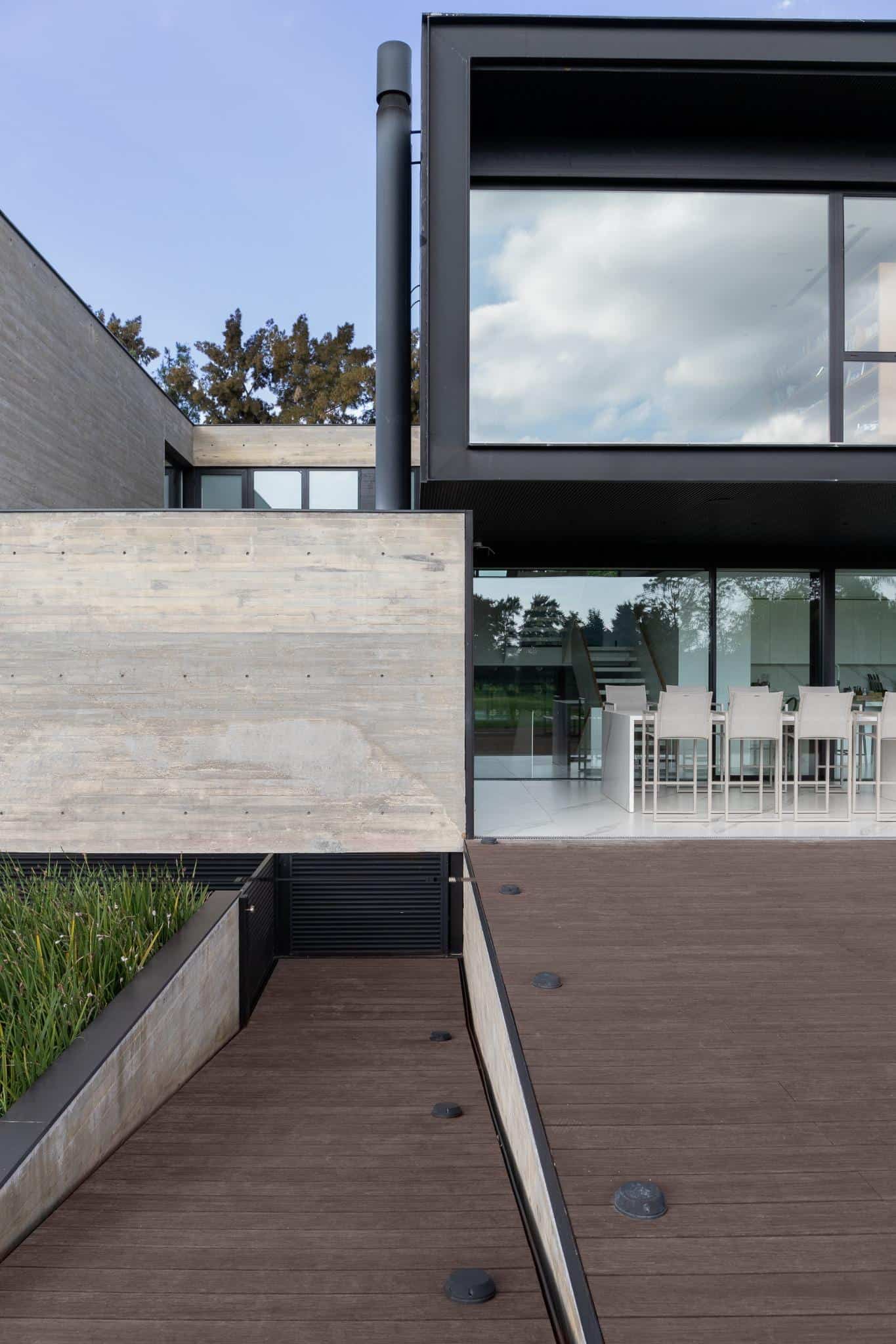 Pacheco House Deck Access and Dining Modern outdoor deck with direct access to dining area at Pacheco House by A4estudio.