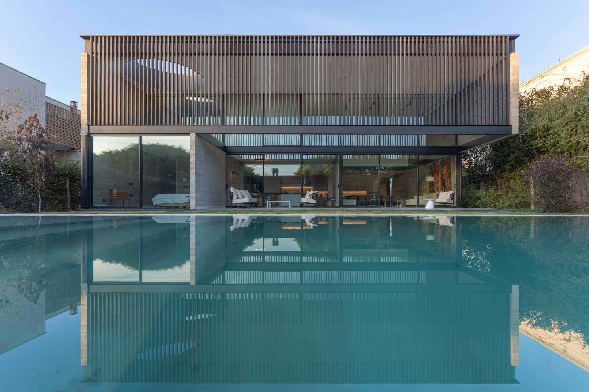 Reflection Pool Modern Facade A4Estudio Casa EE by A4estudio - Reflection pool modern facade a4estudio