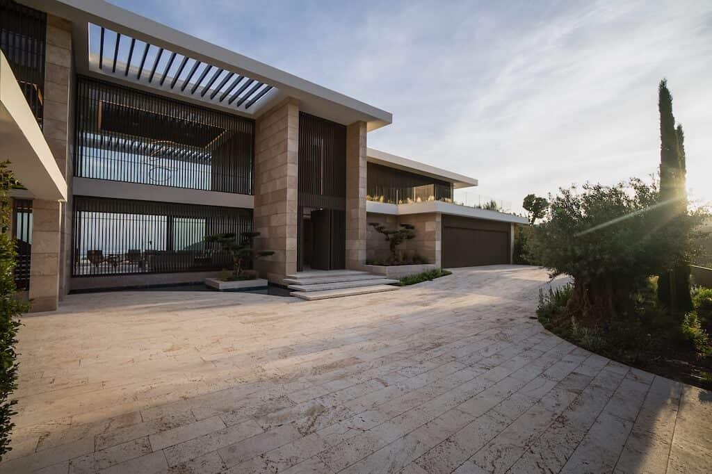 Villa Kaizen Driveway Evening Entry Driveway and main entry to Villa Kaizen at sunset.