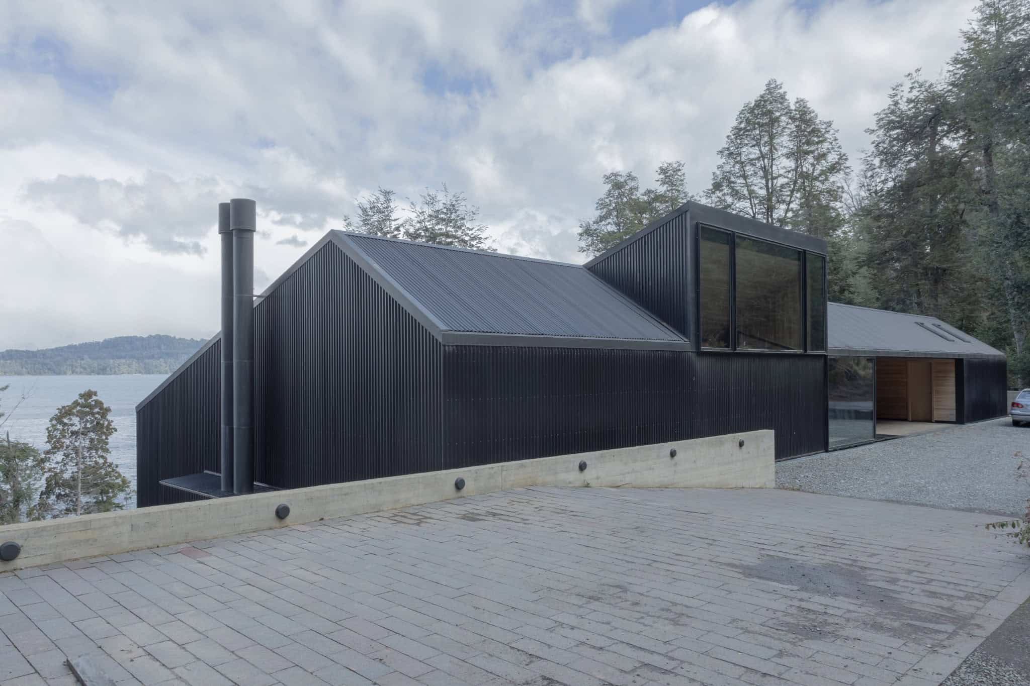 Front entry and driveway view of VLA House highlighting black volume.