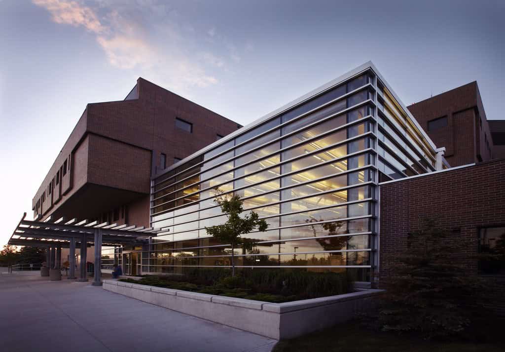 Modern architectural building with extensive glass facade and brick structure, showcasing contemporary design and urban aesthetics.