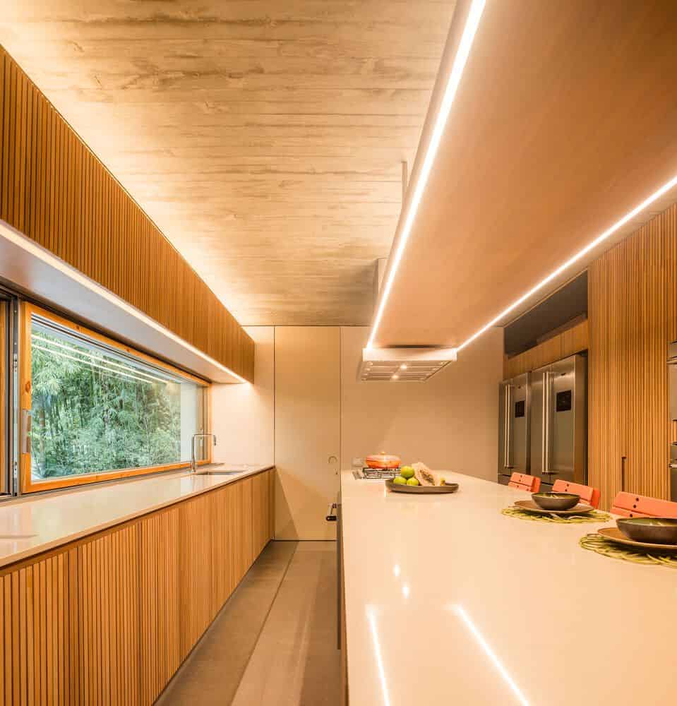 Canopy House Kitchen Linear Wood Joinery by Studio MK27 Canopy House by Studio MK27 – kitchen with linear wood joinery, Guarujá, Brazil