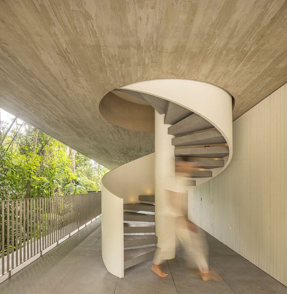 Canopy House Spiral Staircase by Studio MK27 Canopy House by Studio MK27 – spiral staircase connecting levels, Guarujá, Brazil
