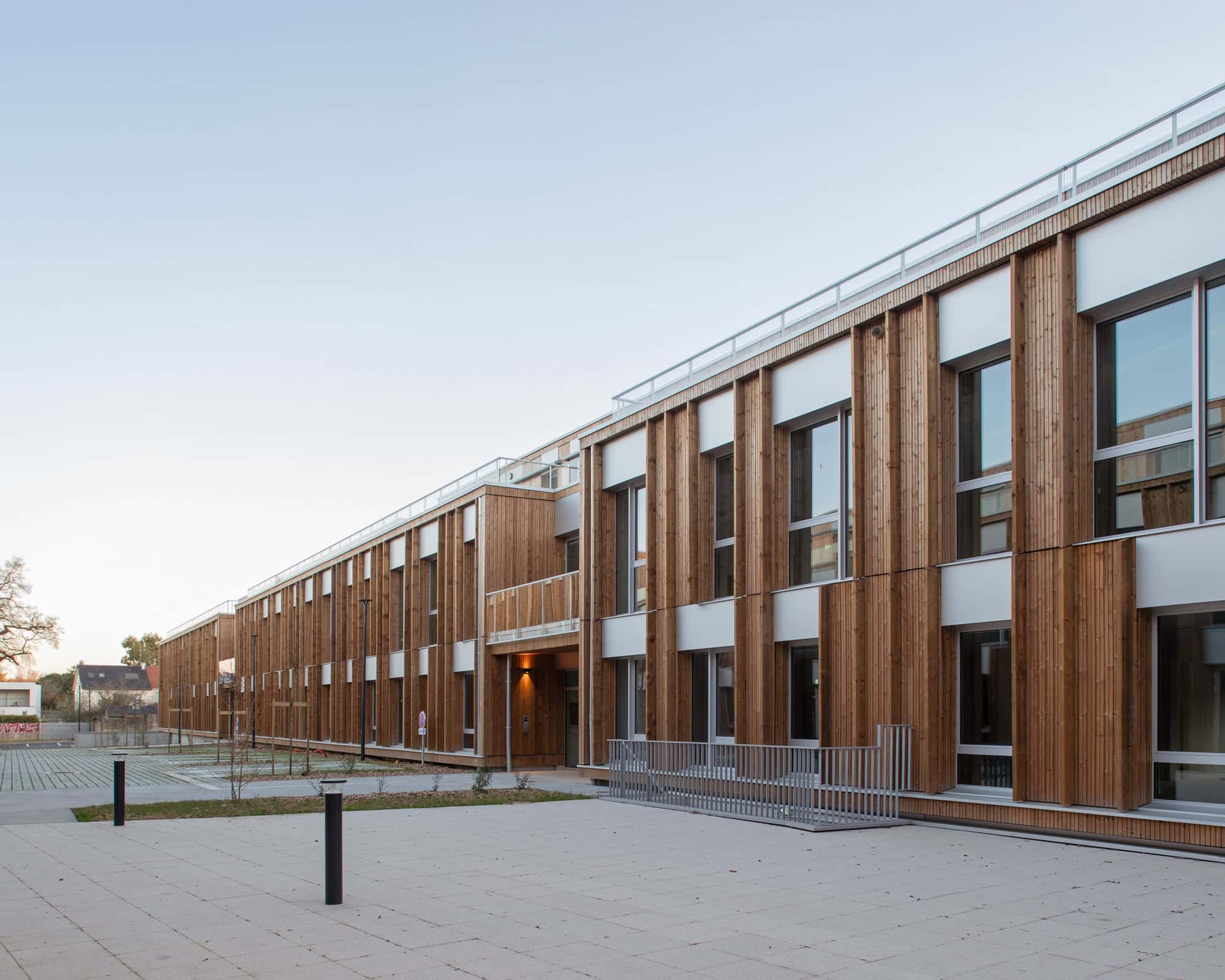 Le Chemin du Bois Harel Courtyard Facade Angle by ALTA Architectes Le Chemin du Bois Harel by ALTA Architectes — Courtyard Facade Angle, Rennes / Saint-Jacques-de-la-Lande, France