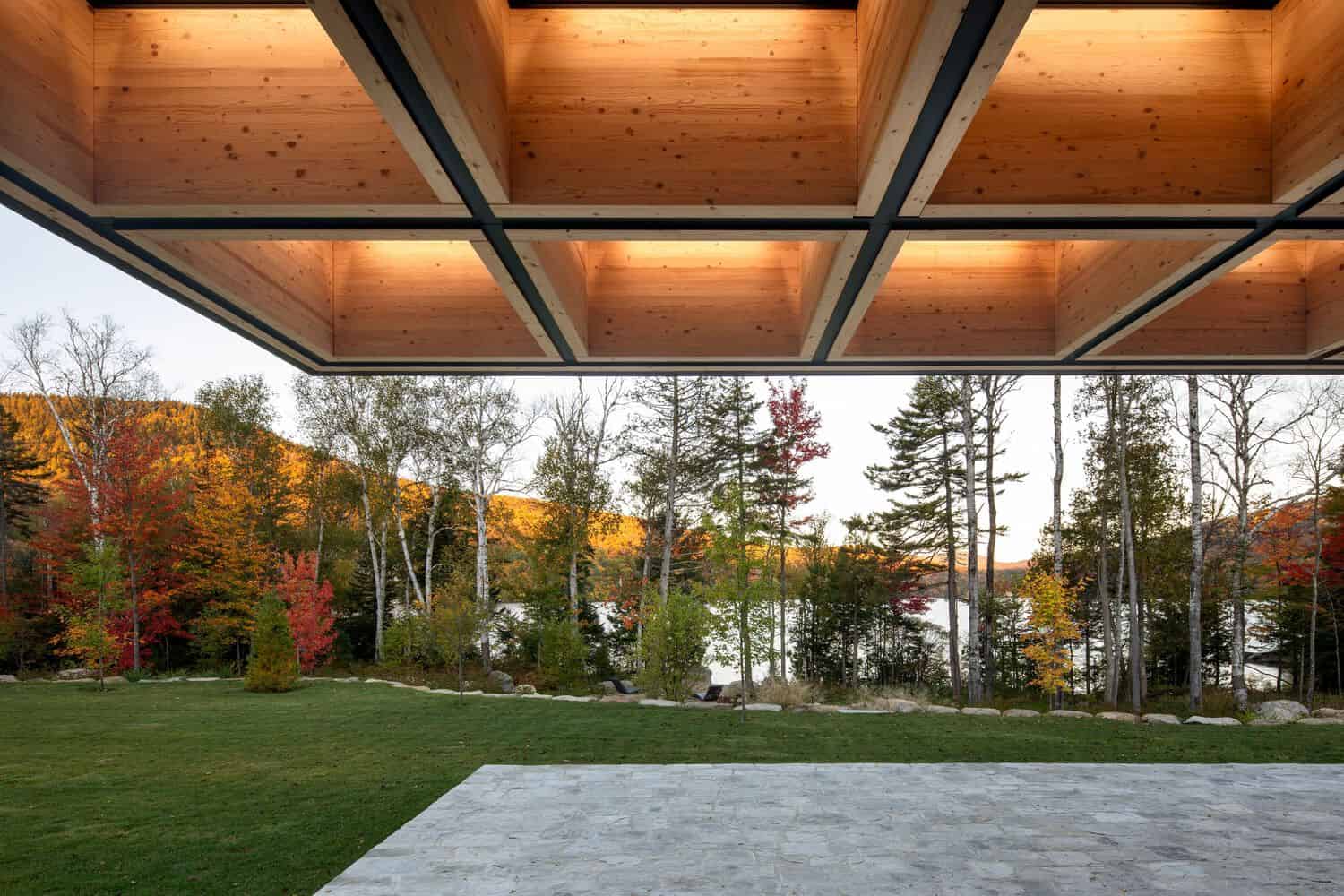 The House of la Baie de l’Ours by ACDF Architecture: A Lakeside Timber Retreat in Québec Exterior view of La Maison de la Baie de l’Ours by ACDF Architecture