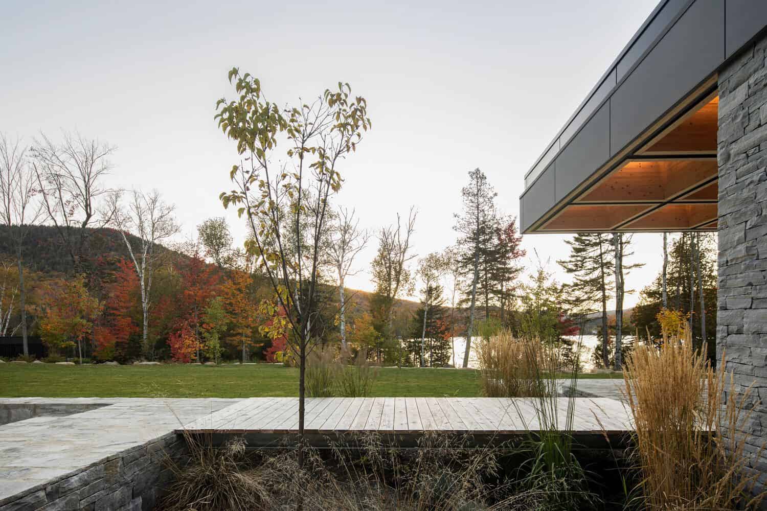 The House of la Baie de l’Ours by ACDF Architecture: A Lakeside Timber Retreat in Québec Living space with open views at La Maison de la Baie de l’Ours