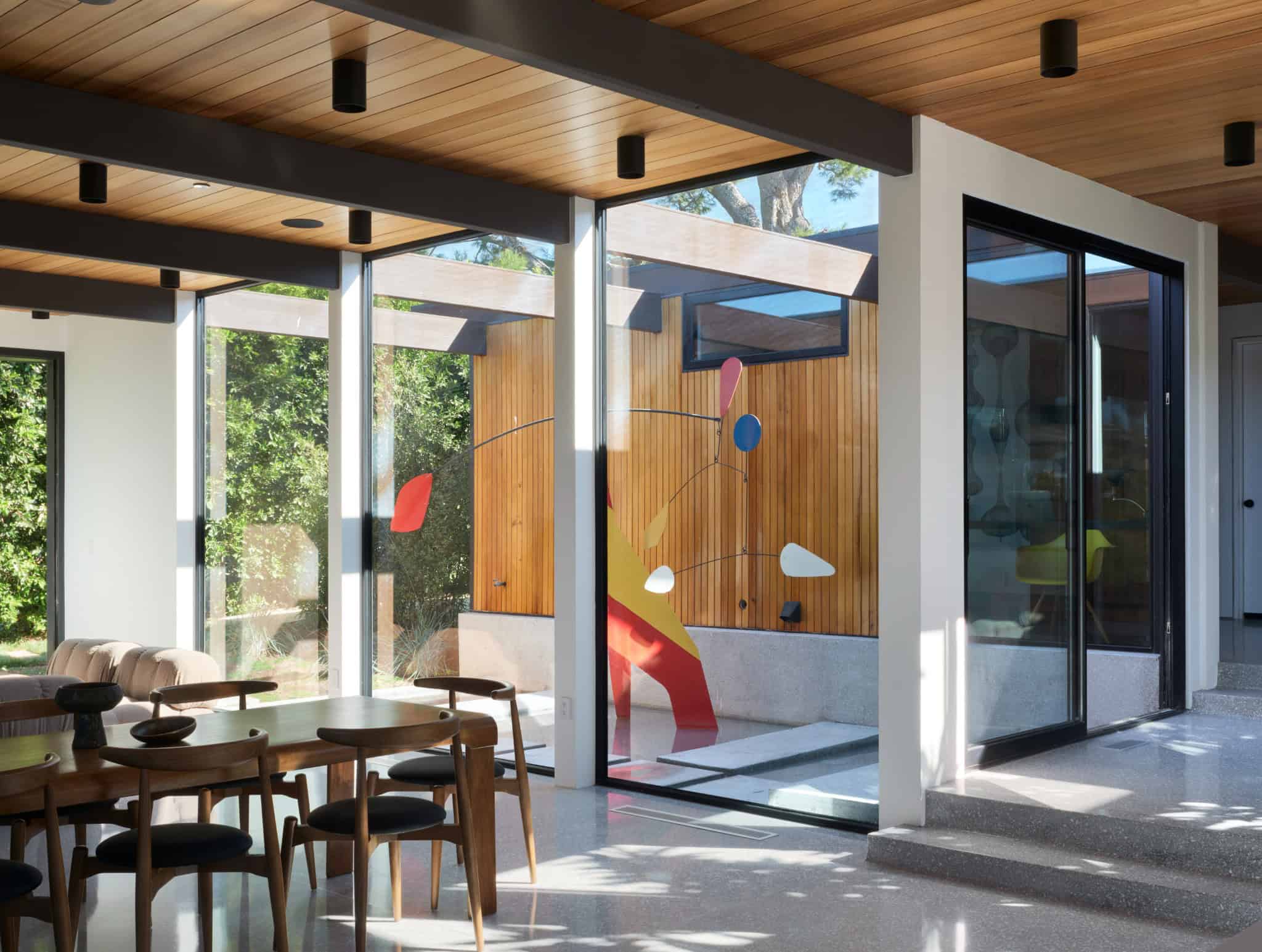 Malibu Glass Box House by Klopf Architecture – dining courtyard sculpture, Malibu, California