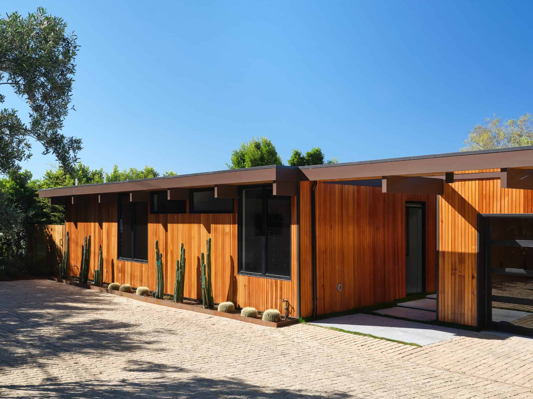 Malibu Glass Box House by Klopf Architecture – front facade entry corner, Malibu, California