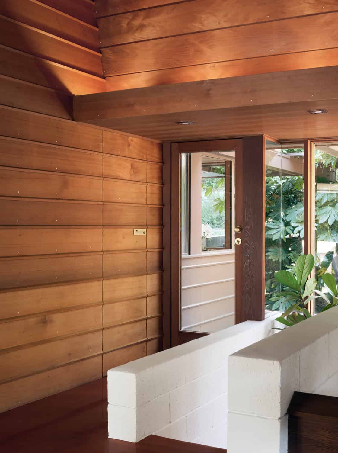 Olof Dahlstrand Mid-Century Remodel – Entry Wood Paneling Door by Klopf Architecture Olof Dahlstrand Mid-Century Remodel entry with wood paneling and glass door by Klopf Architecture, Orinda, California, USA