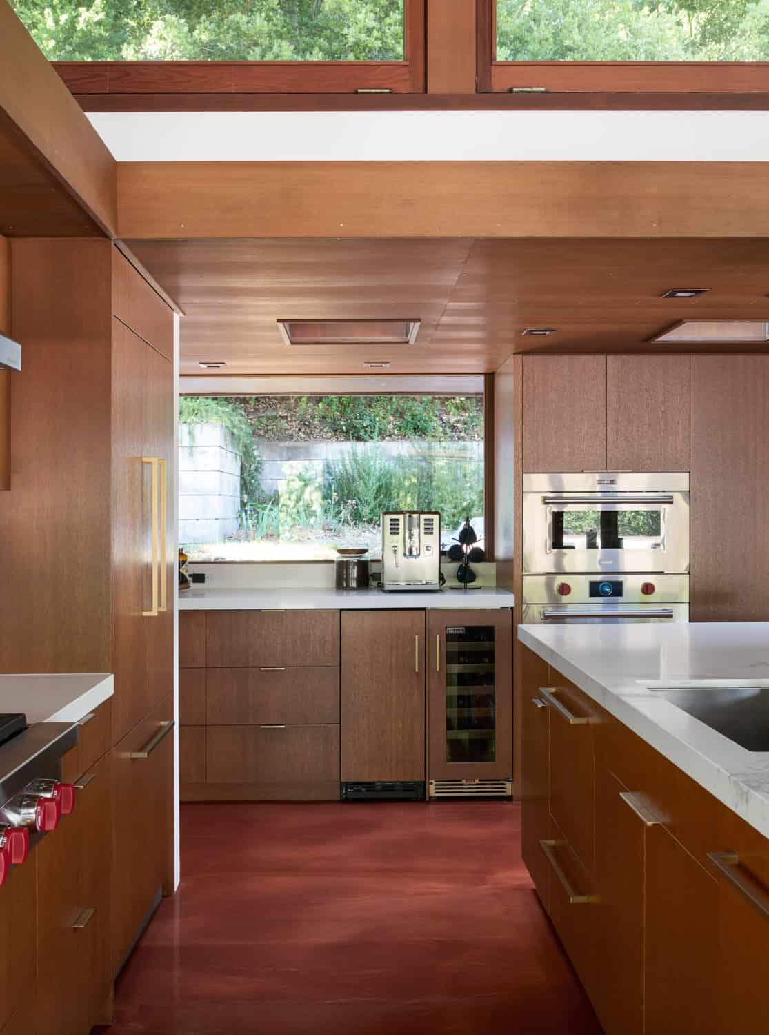Olof Dahlstrand Mid-Century Remodel – Kitchen Back Counter Window by Klopf Architecture Olof Dahlstrand Mid-Century Remodel kitchen back counter with landscape window by Klopf Architecture, Orinda, California, USA